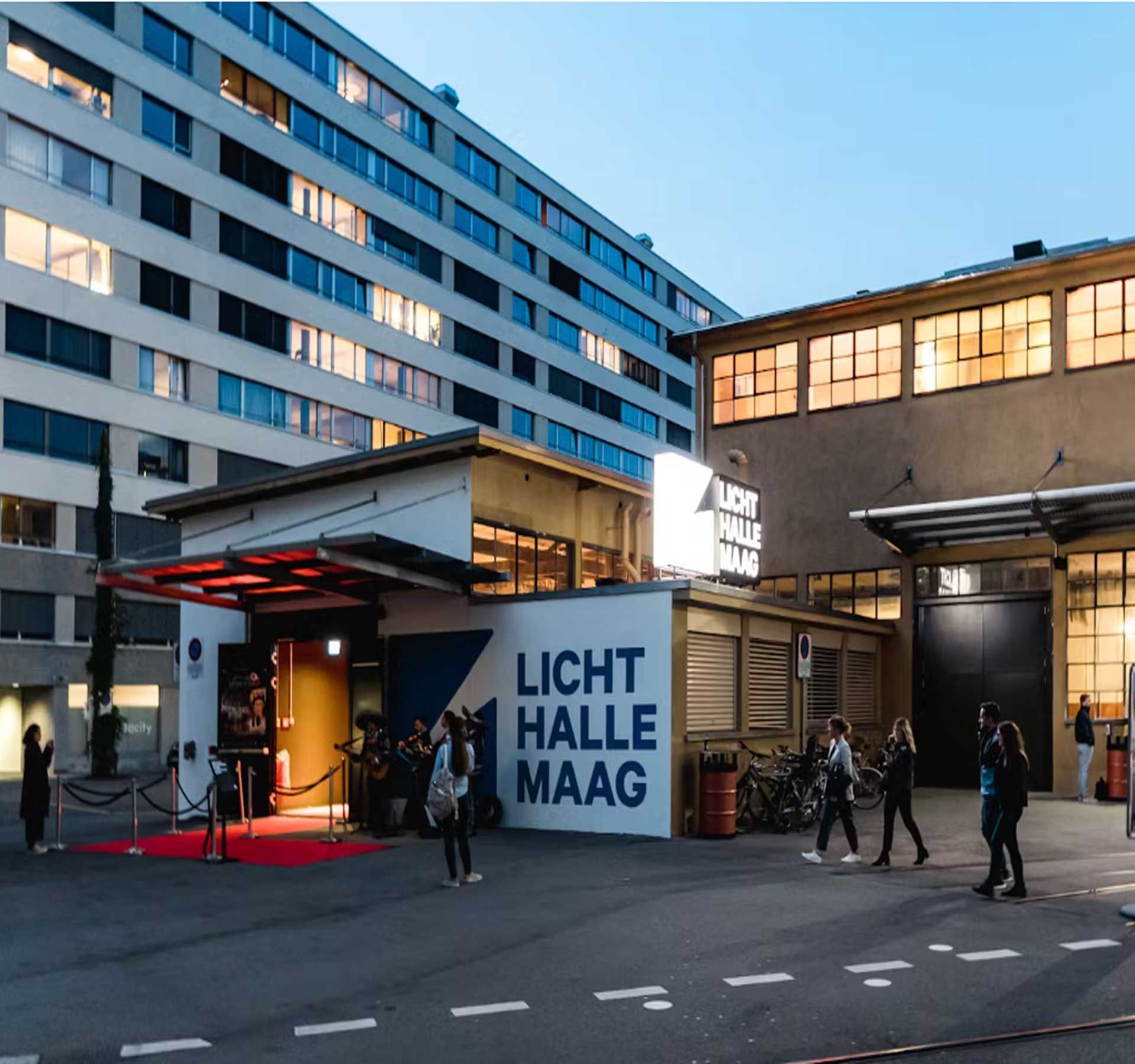 Aussenbild der Maag Halle in Zürich.