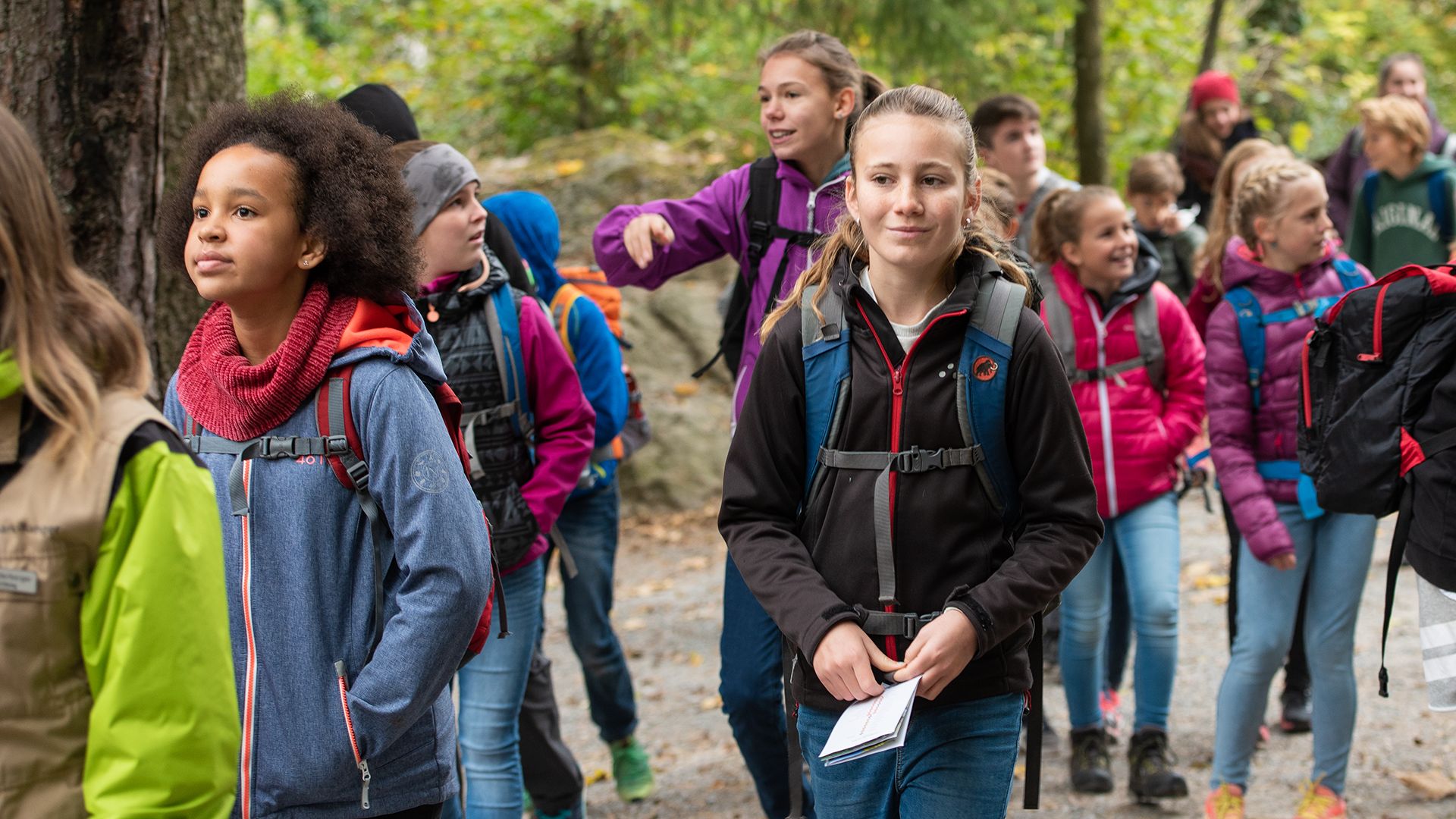 Une classe d'école en excursion au parc naturel et animalier de Goldau.
