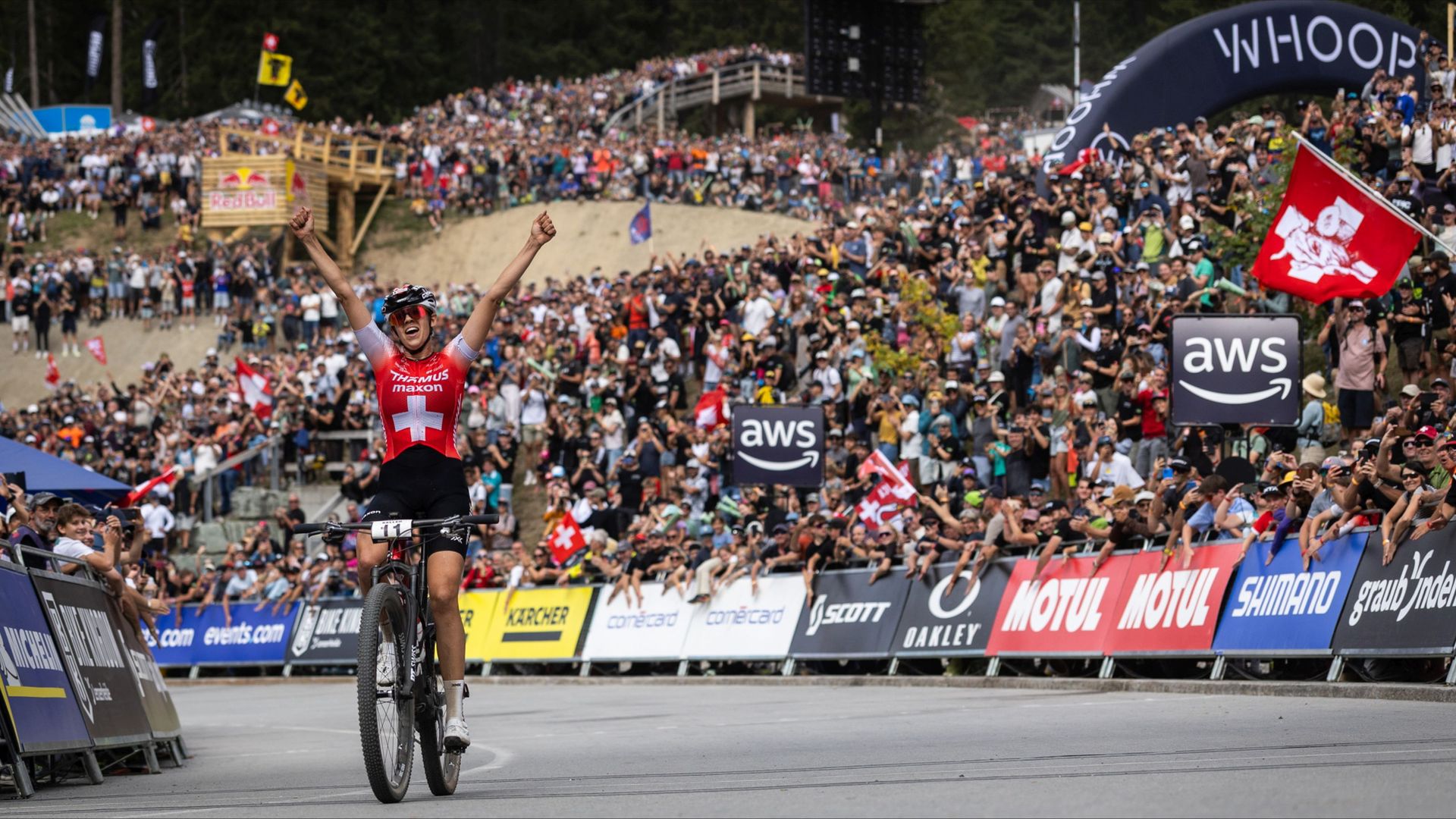 Schweizer Mountainbikerin im Renneinsatz am UCI MTB World Cup Lenzerheide.