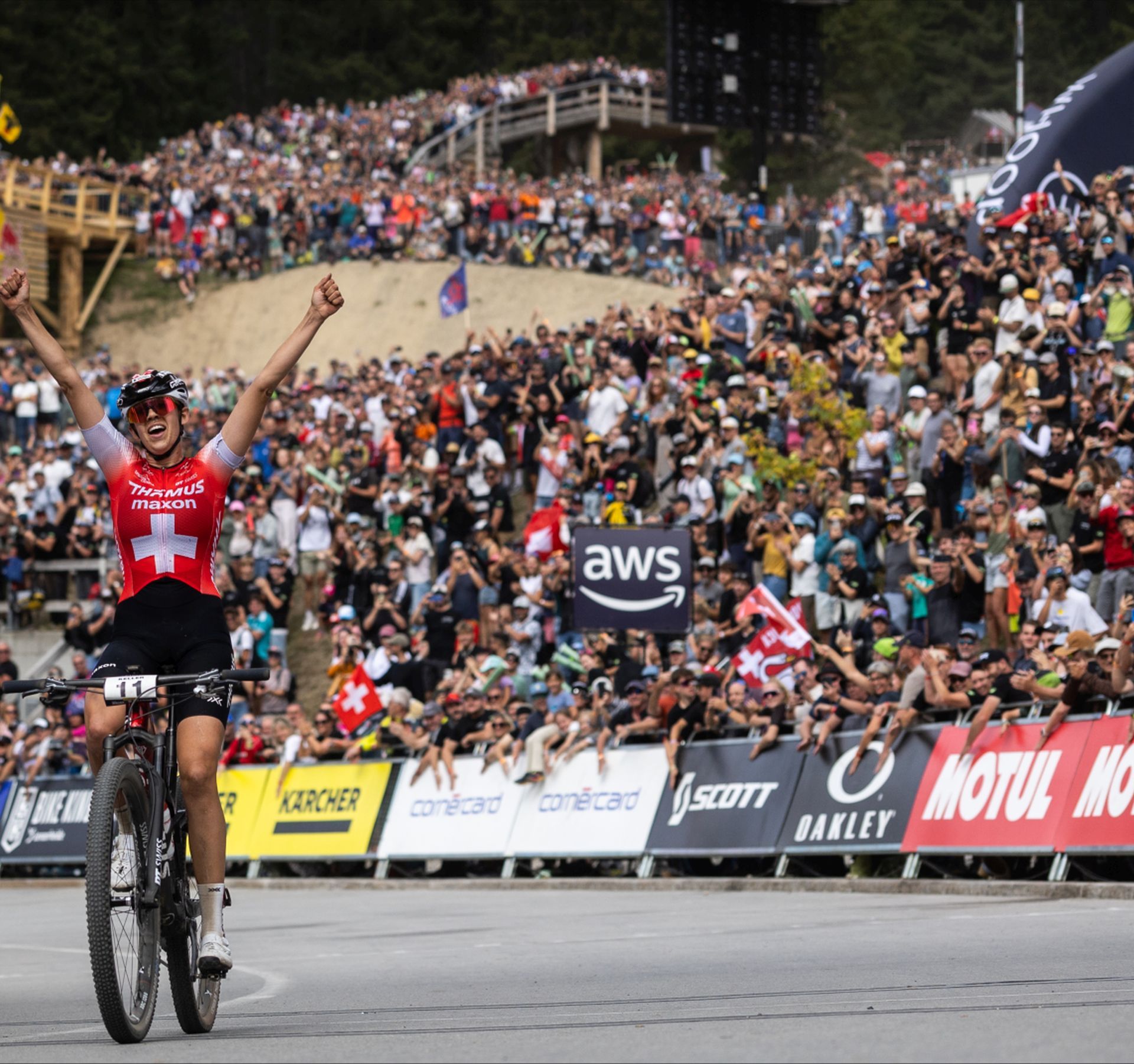 Schweizer Mountainbikerin im Renneinsatz am UCI MTB World Cup Lenzerheide.