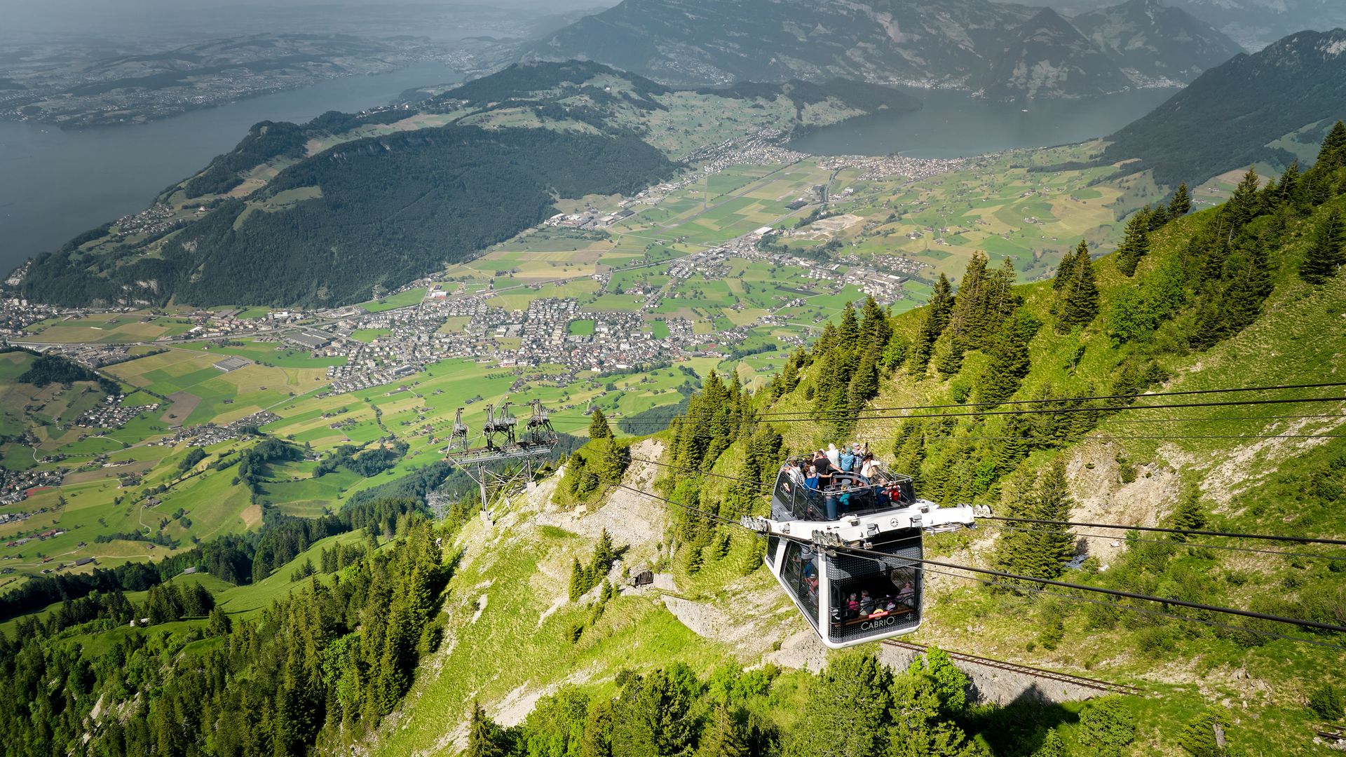 Montez au sommet du Stanserhorn avec le téléphérique CabriO et profitez d’une vue imprenable.