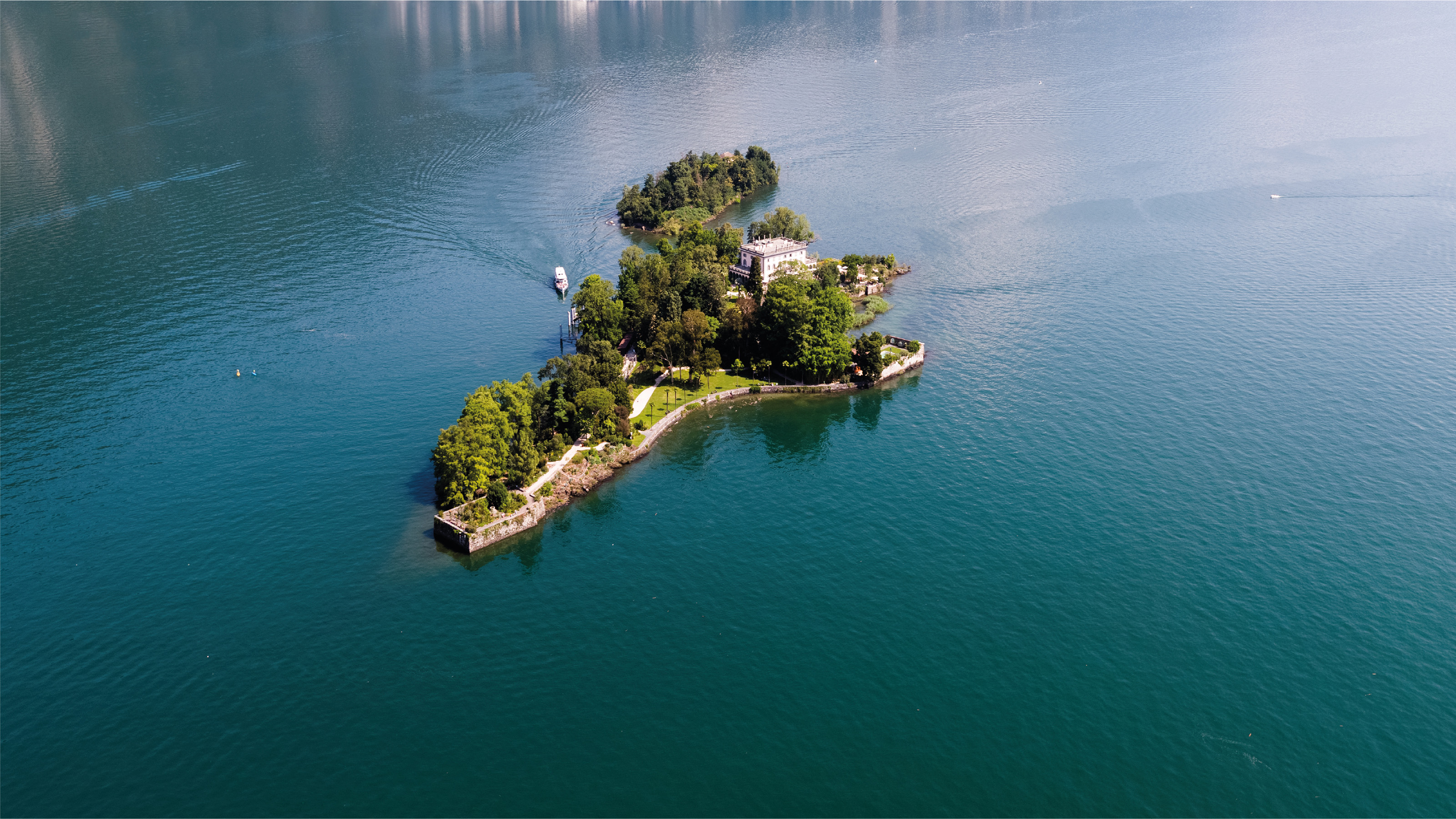 Vista aerea delle Isole di Brissago sul Lago Maggiore.