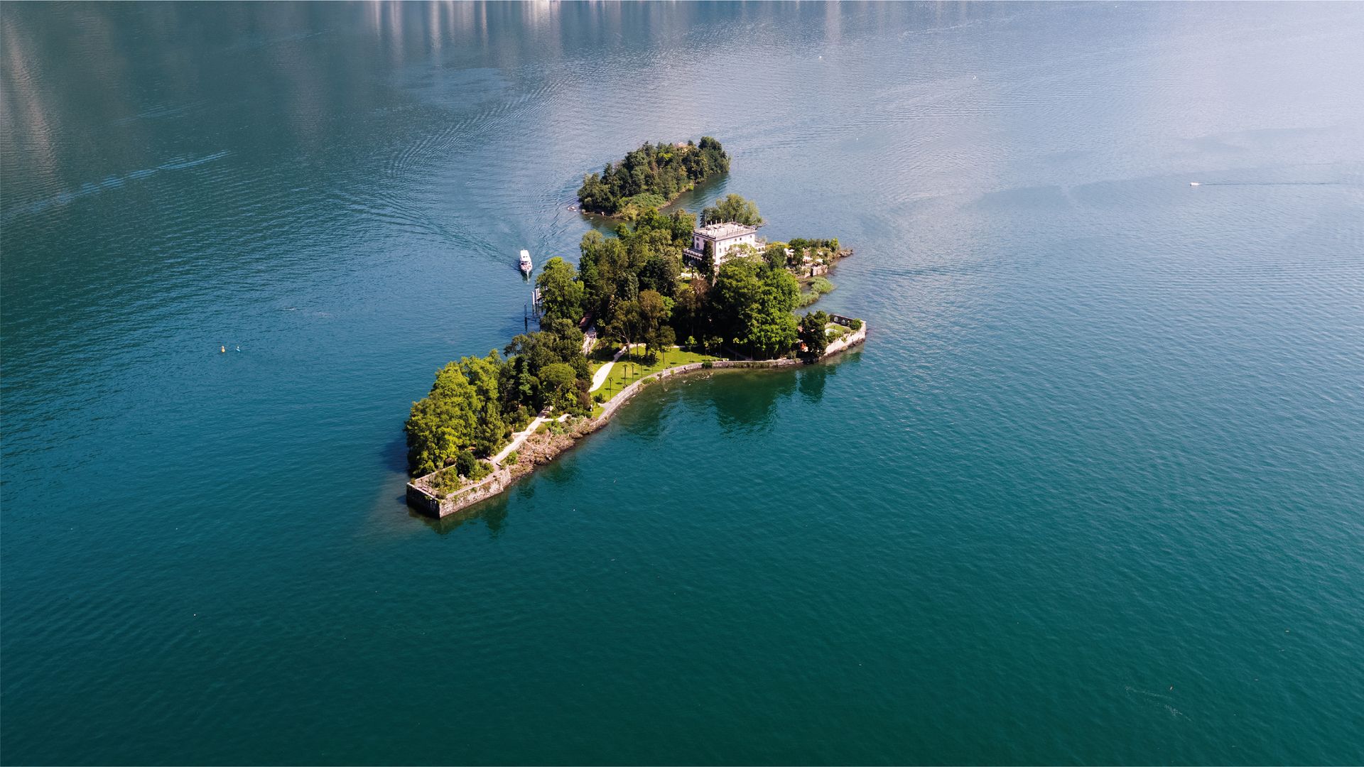 Vista aerea delle Isole di Brissago sul Lago Maggiore.