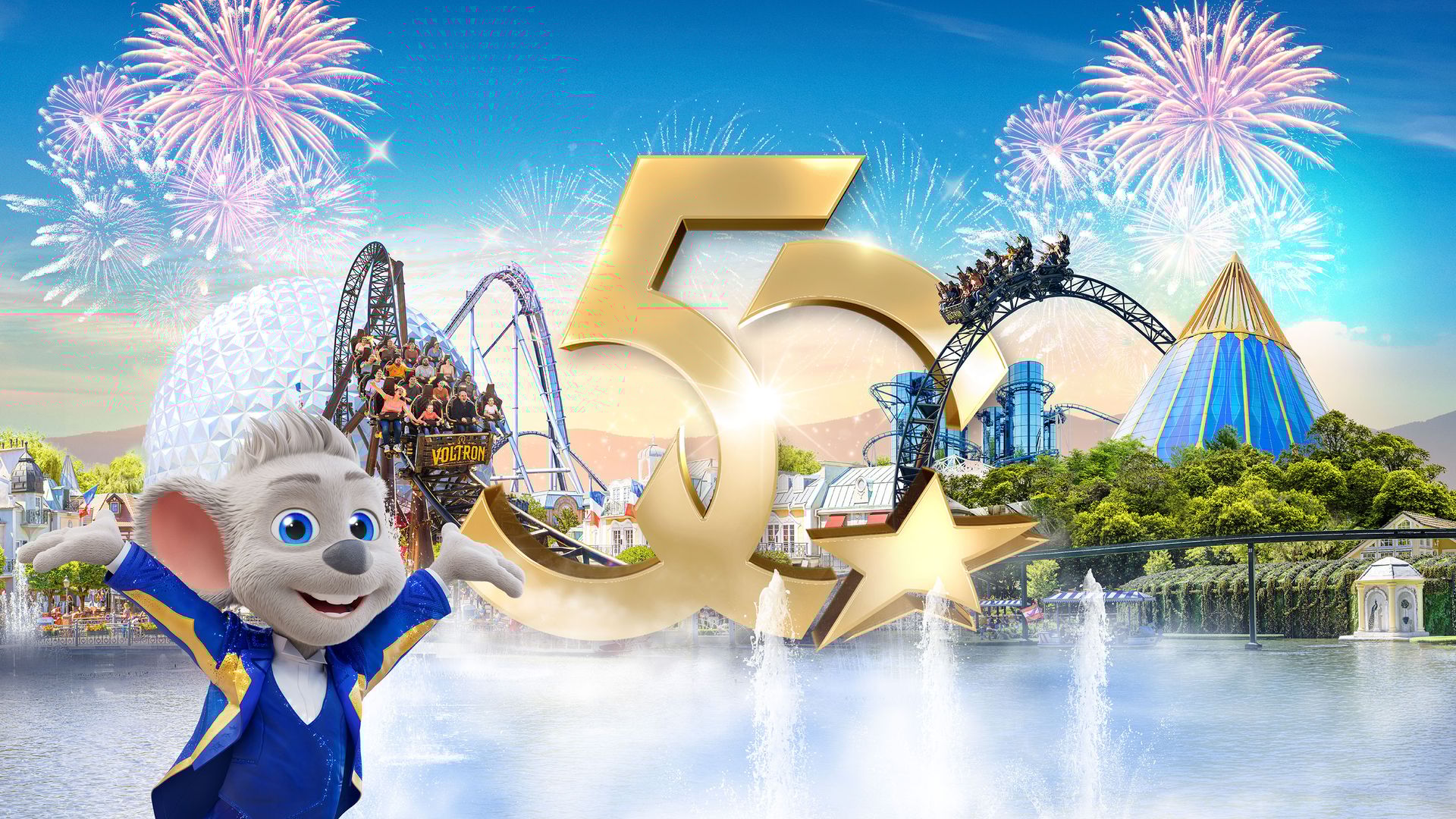 Das Bild zeigt das 50-jährige Jubiläum des Europa-Parks mit Achterbahnen, Feuerwerk, Wasserfontänen und dem Maskottchen Ed Euromaus in festlicher Atmosphäre.