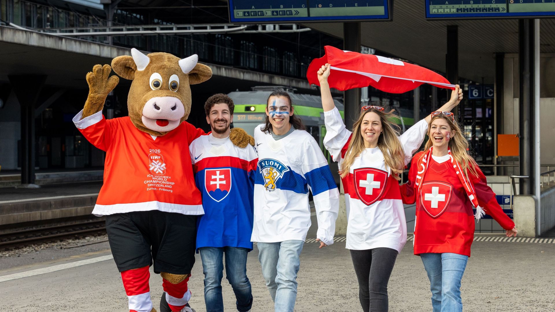 Jubelnde Fans stehen voller Vorfreude vor dem Eishockey-Match und feuern ihre Mannschaft lautstark an.