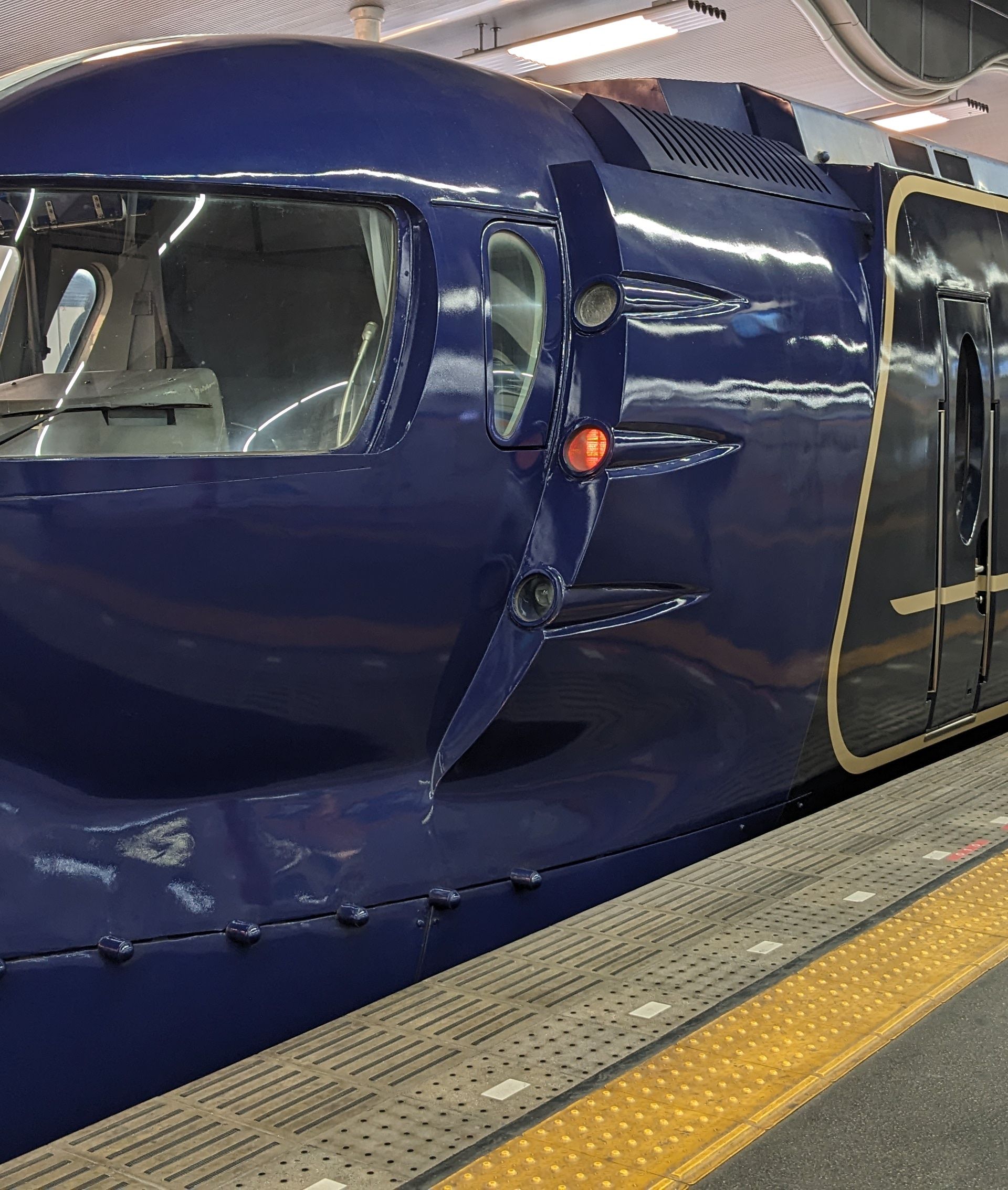 Der GoldenPass Express auf den Geleisen der Weltausstellung 2025 in Osaka