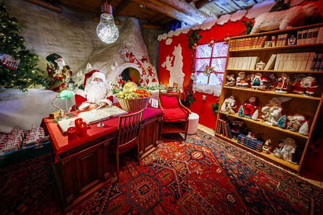 SANTA at RUE + ROE!