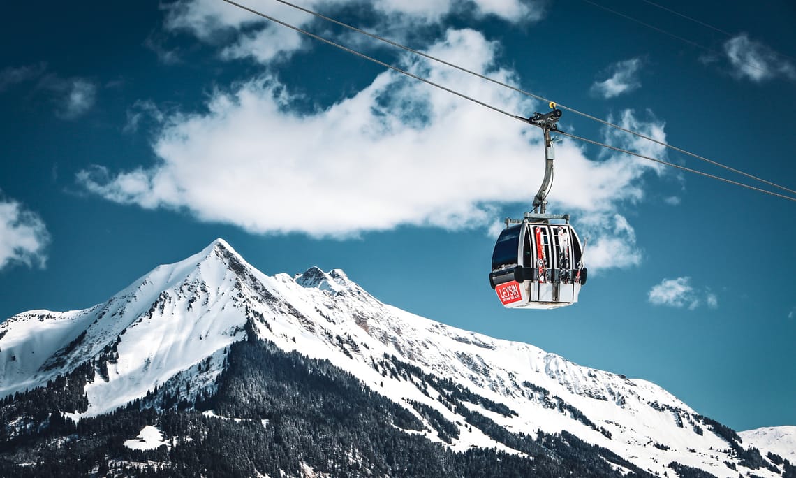 Gondola lift in front of Pic Chaussy - Leysin - Winter