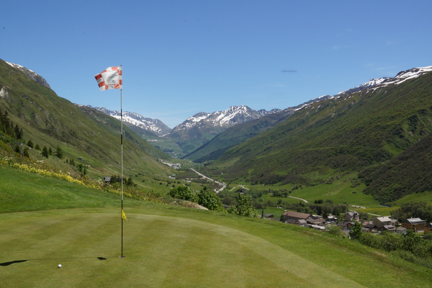 Realp - Wahrscheinlich der alpinste  Golfplatz der Welt !