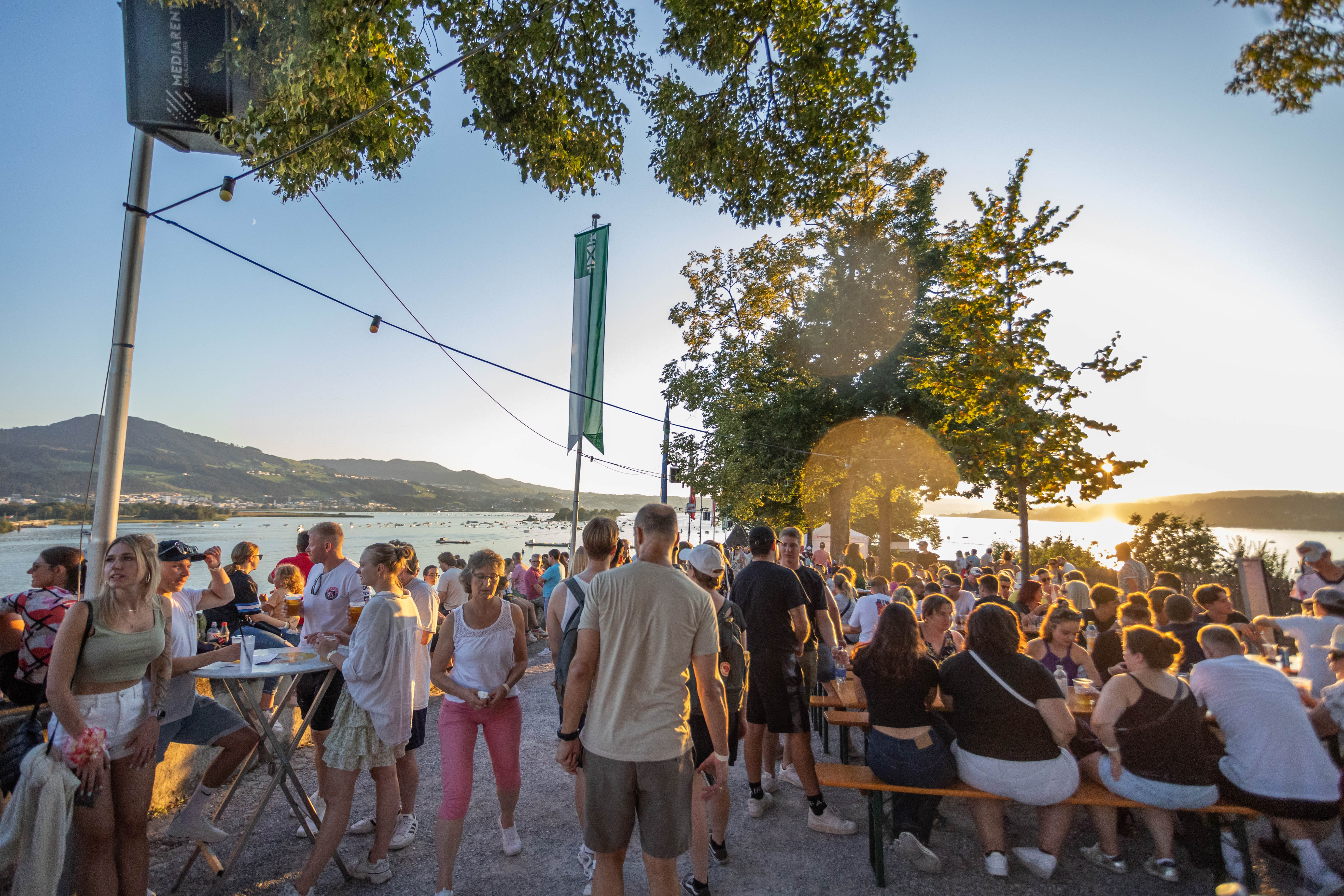 Seepromenade mit Besuchern am Seenachtsfest Rapperswil Jona