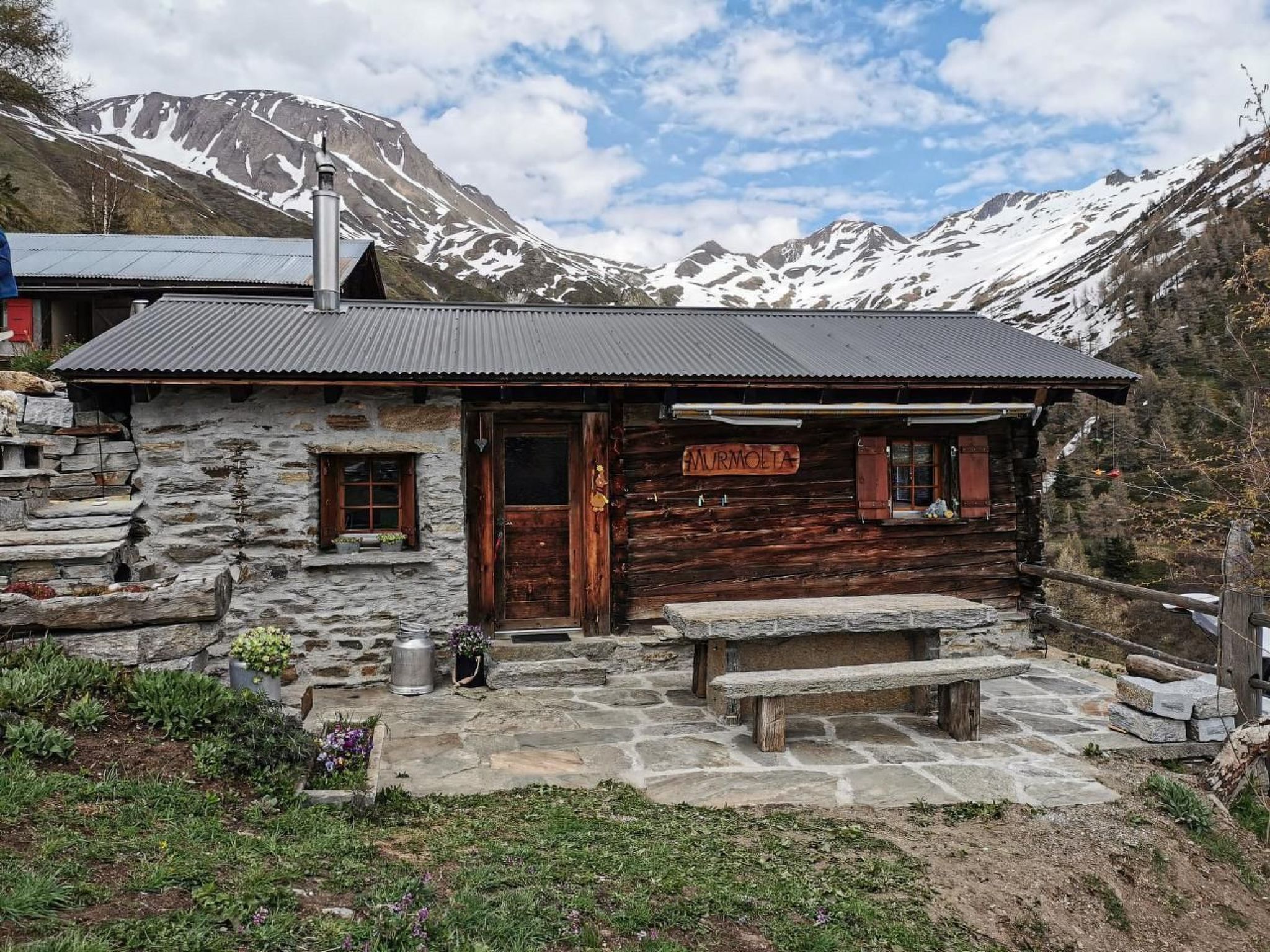 interhome-Alphütte Murmolta auf der Sonnenterrasse im Wallis