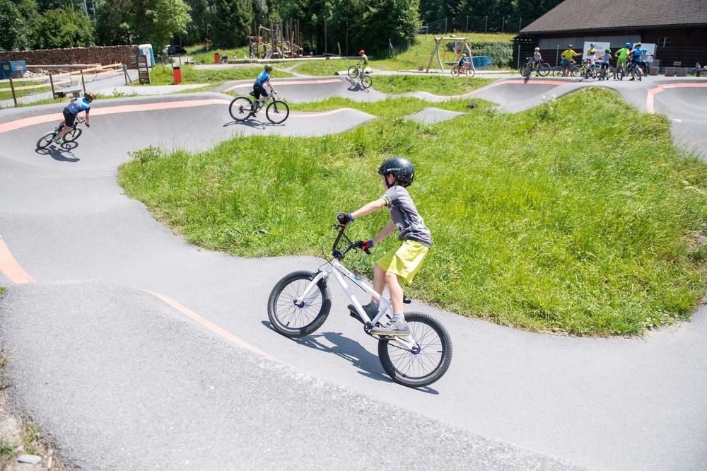 Pumptrack und Spielplatz Wydeli