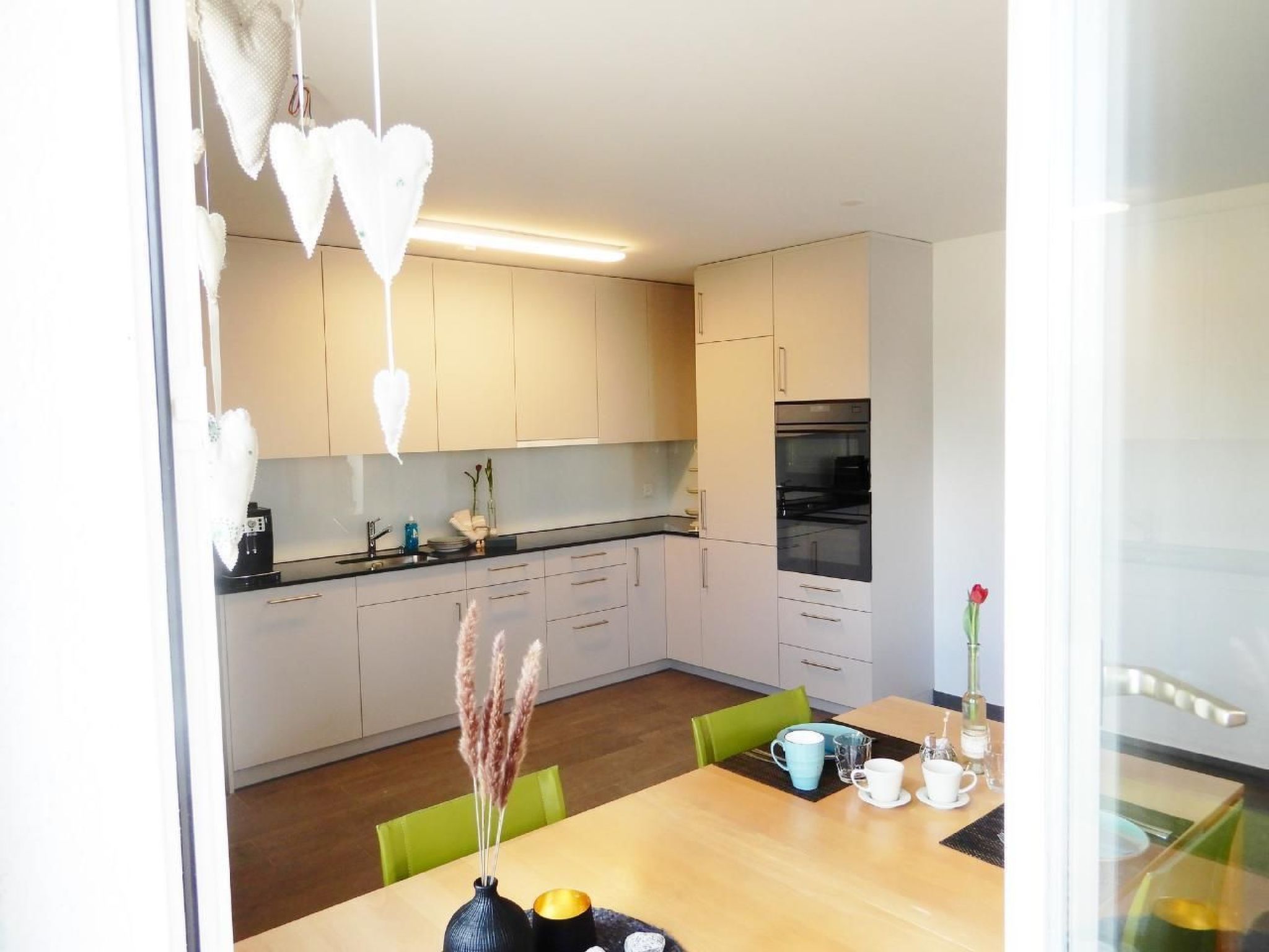 interhome-Gemütliche Parterre-Ferienwohnung mit Terrasse