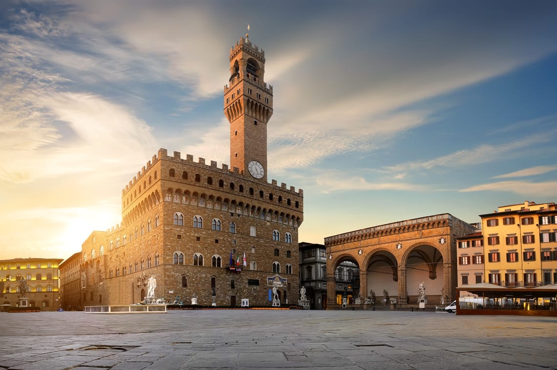 Palazzo Vecchio Gebäude mit Sonnenaufgang