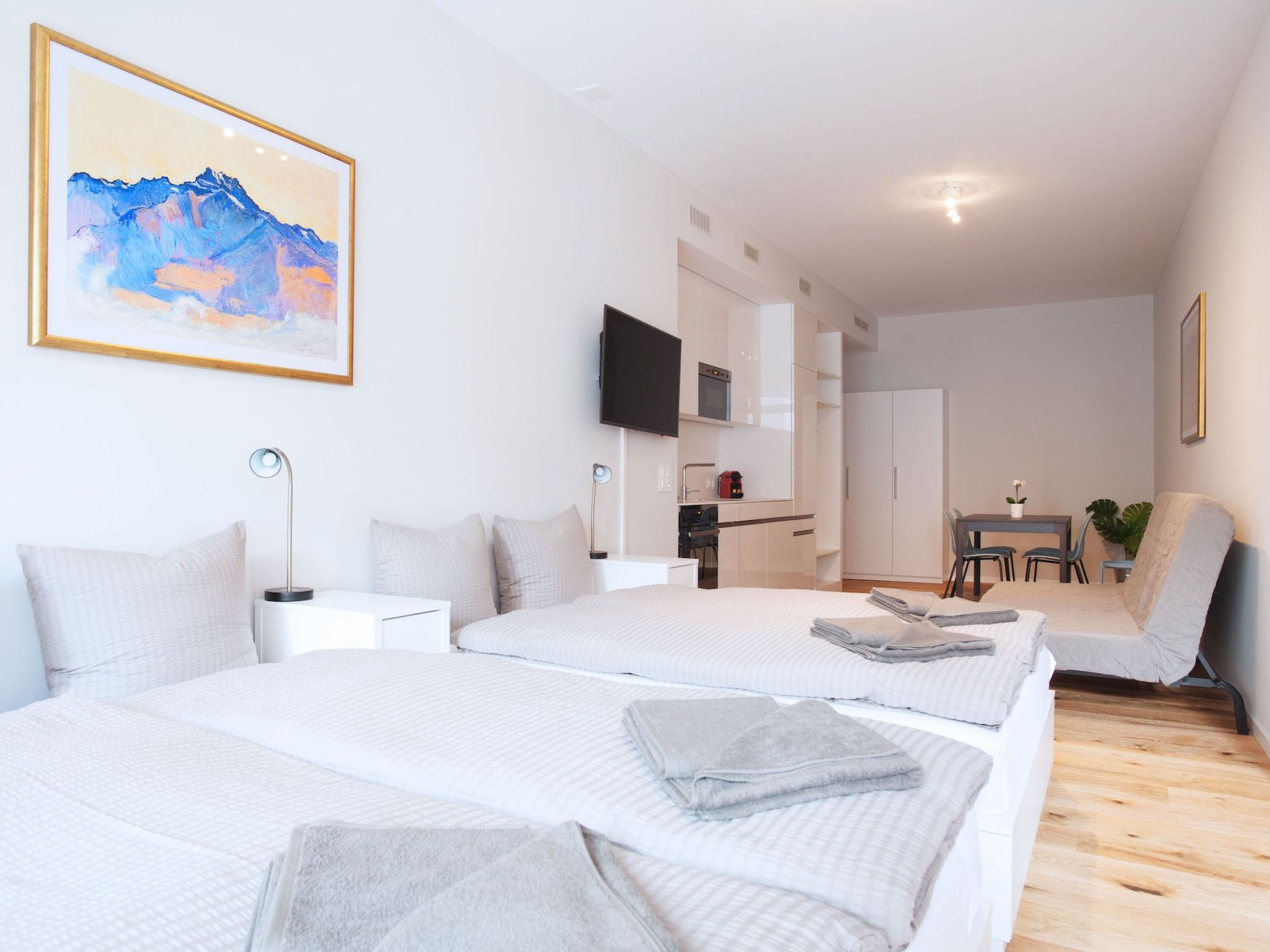 interhome-BS Hodler II - Marktplatz HITrental Apartment