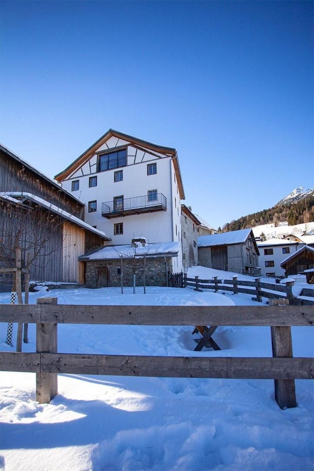 interhome-Tgesa Antgerna 1.OG Appartement/Fewo, Bad, WC, 2 Schlafräume