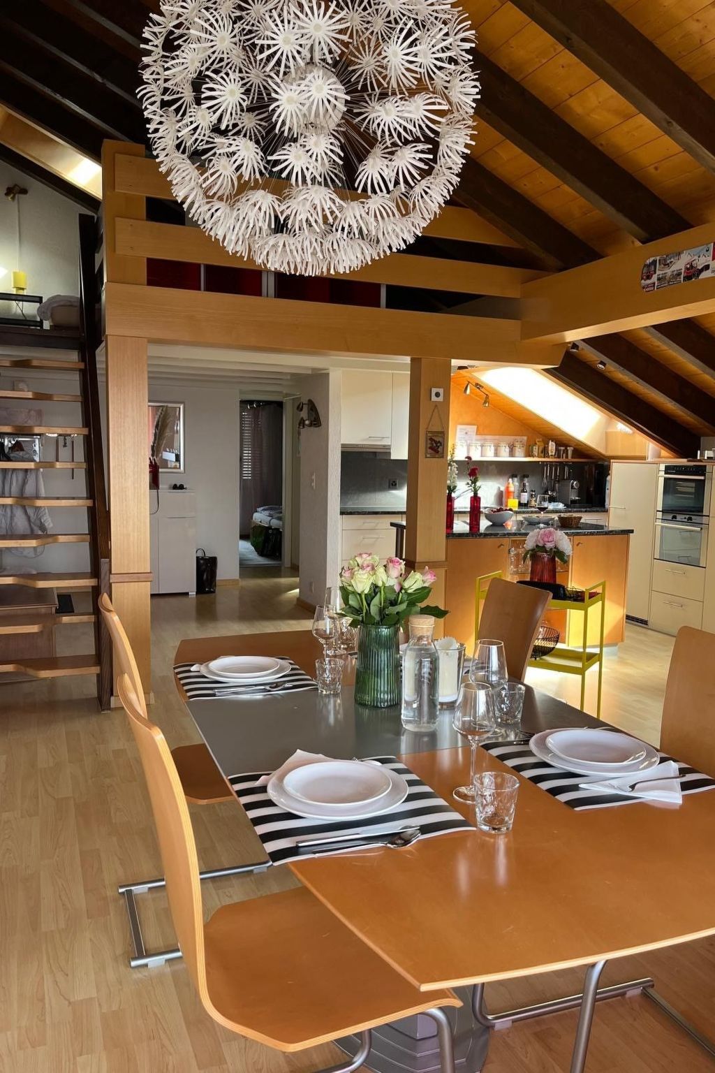interhome-Helle und moderne Dachwohnung