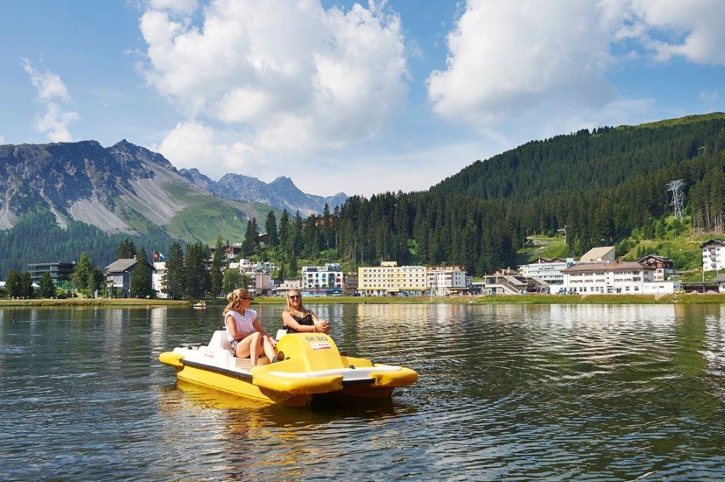 Rowing boat and paddleboat rental