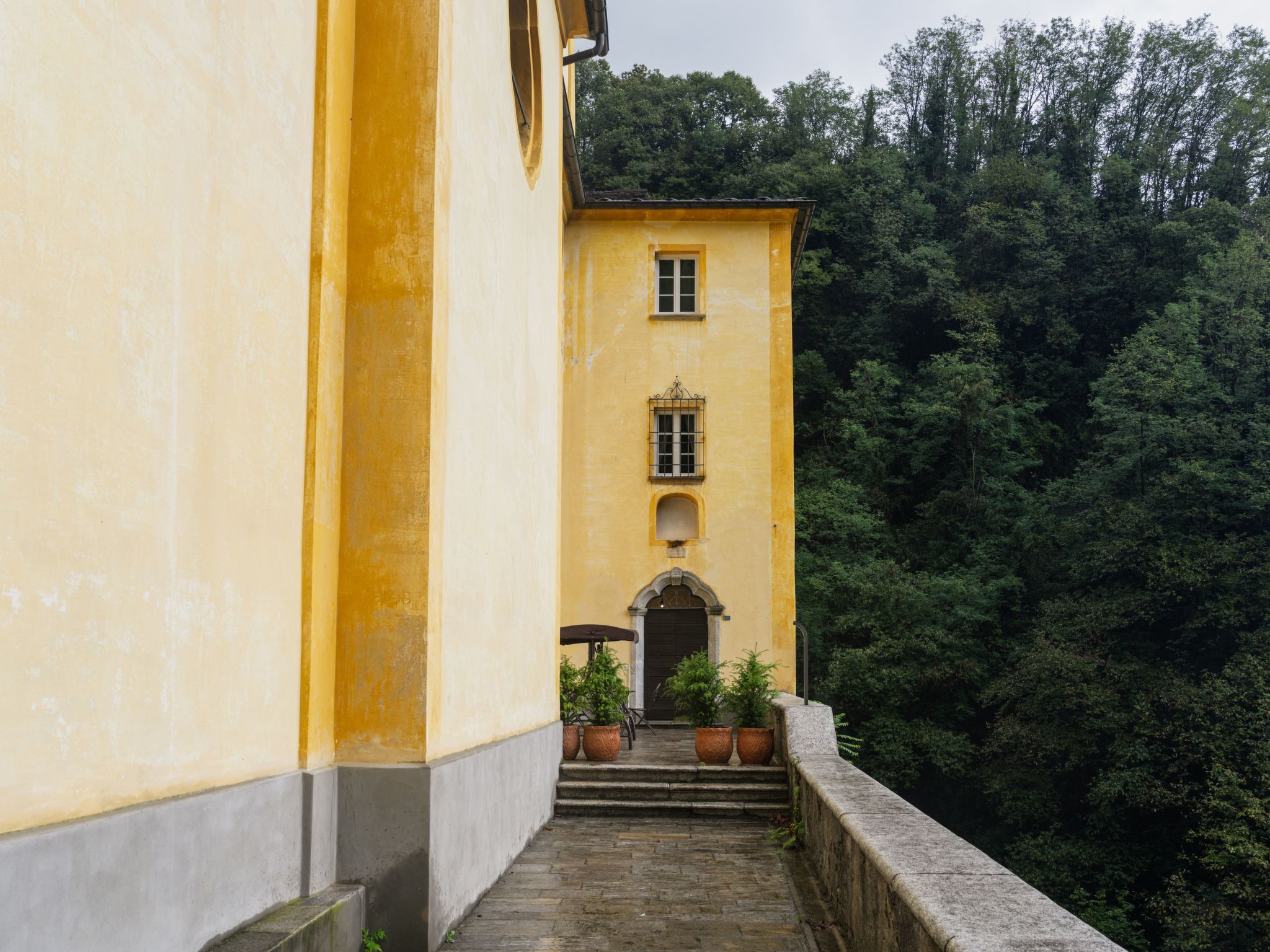 interhome-"Palazzo Branca" mit Blick auf den See.