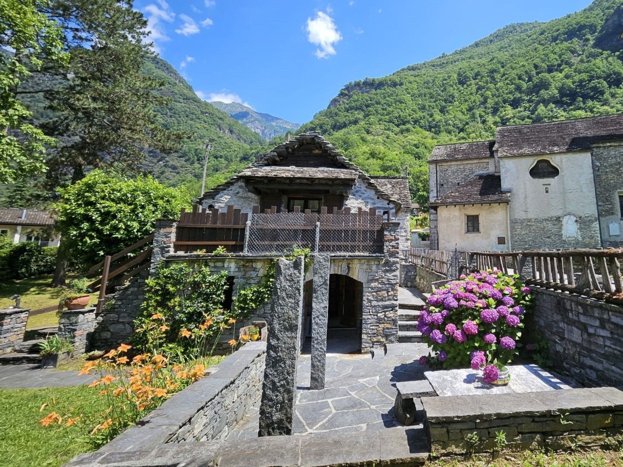 interhome-Rustico La Rocca