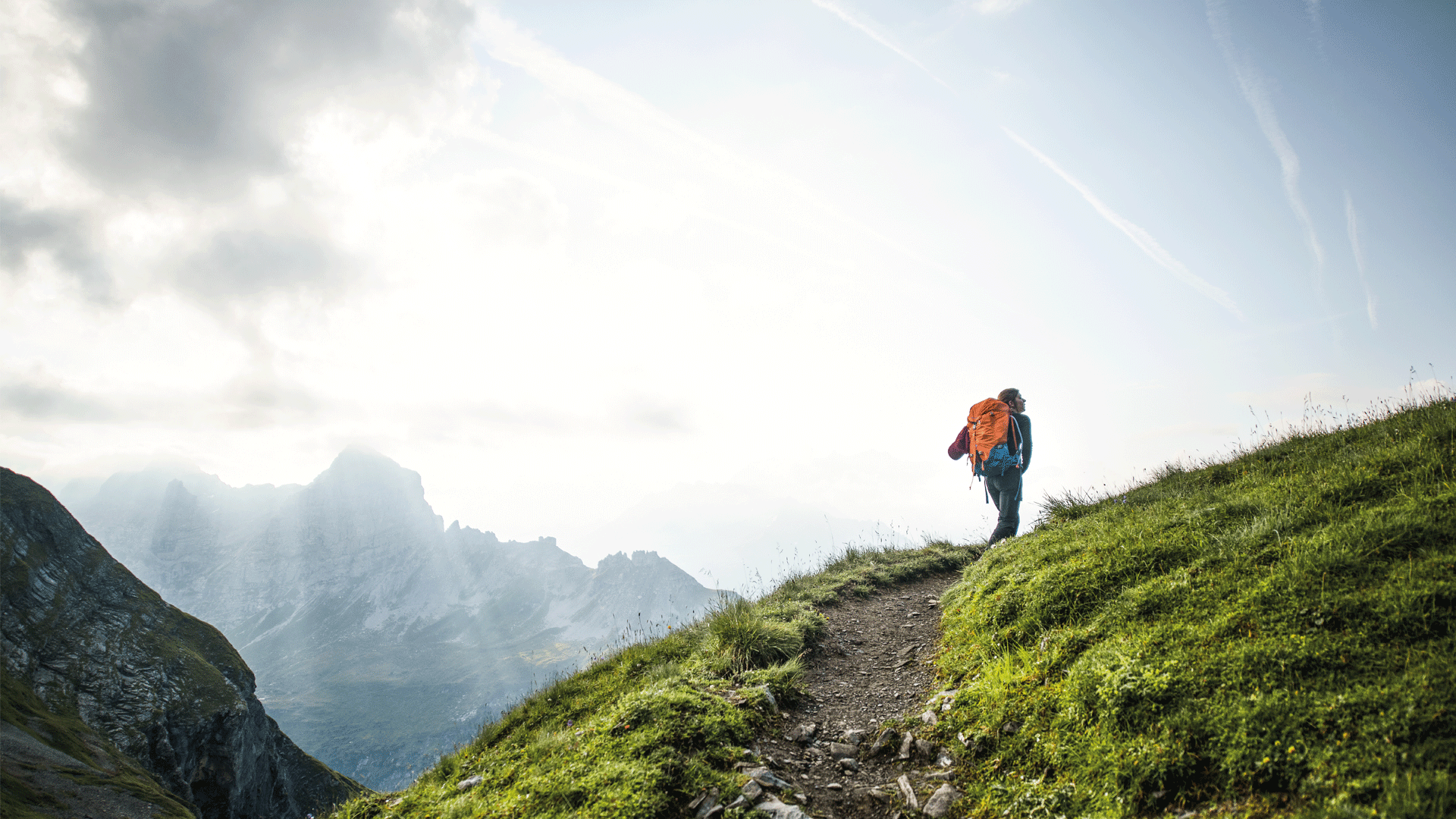 Wanderer auf dem Weg nach Planplatten