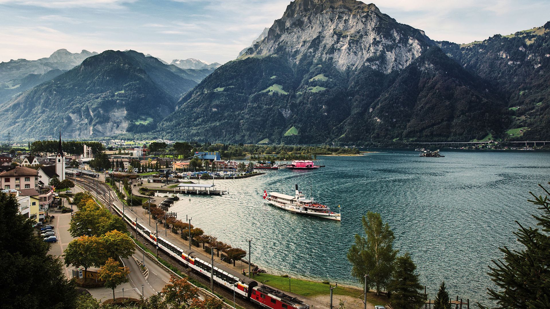 Grand Train Zug von Wallis über Graubünden nach Italien