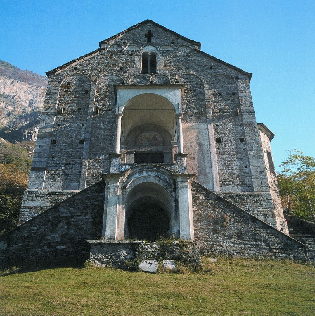 romanische Kirche «Santi Pietro e Paolo» in Biasca