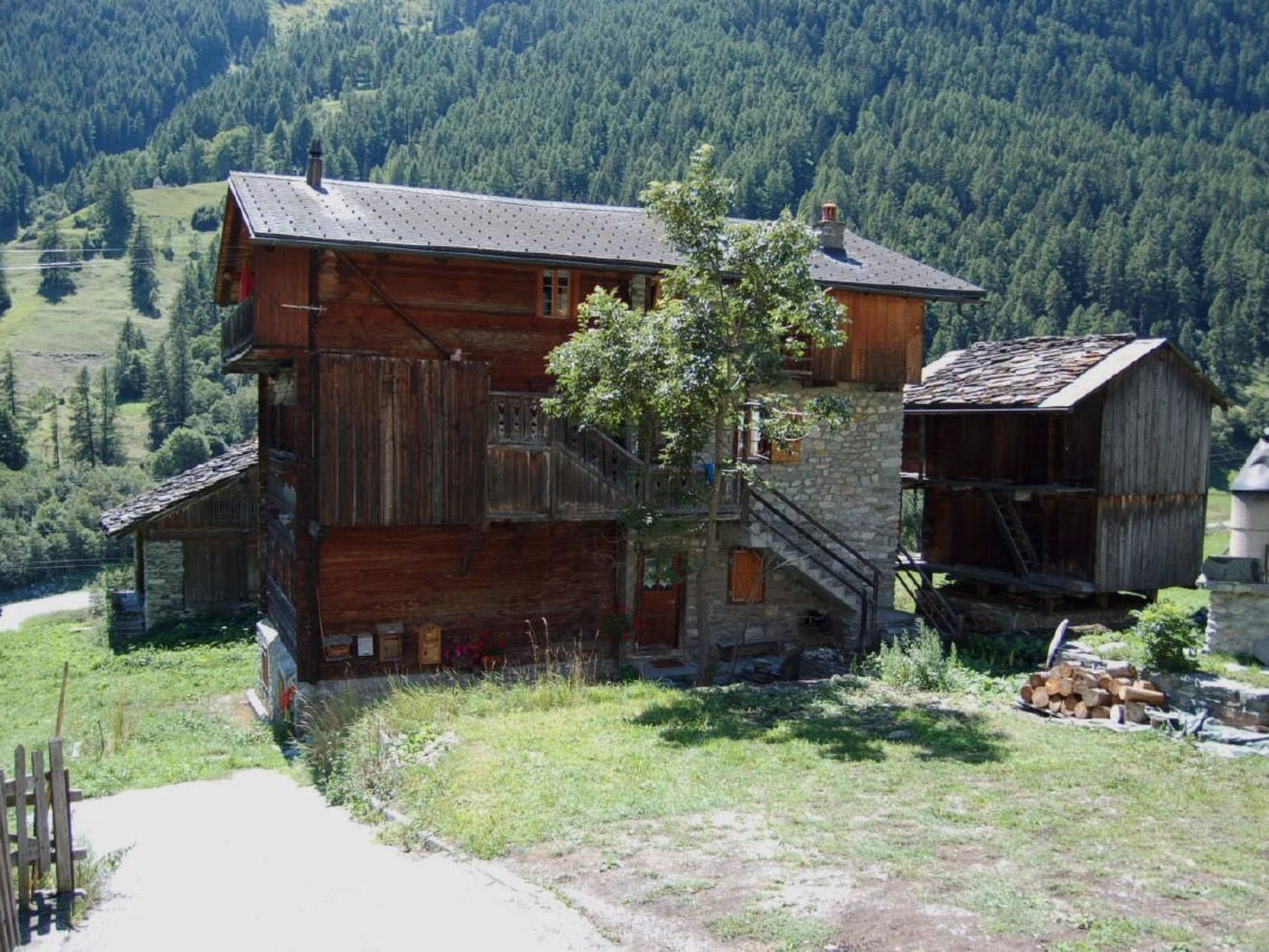 interhome-"Base Camp Evolène"