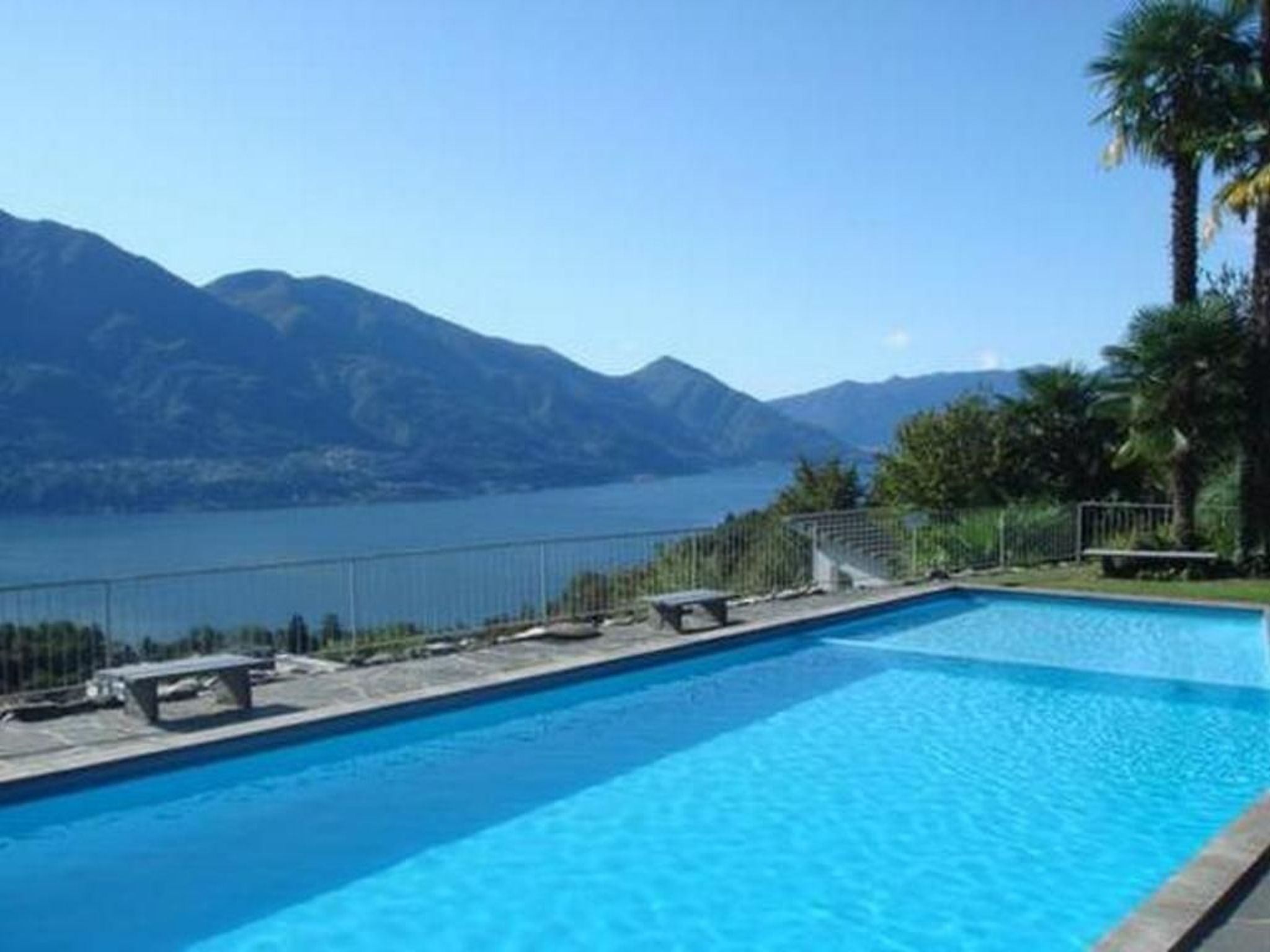 interhome-Seeblick und Pool