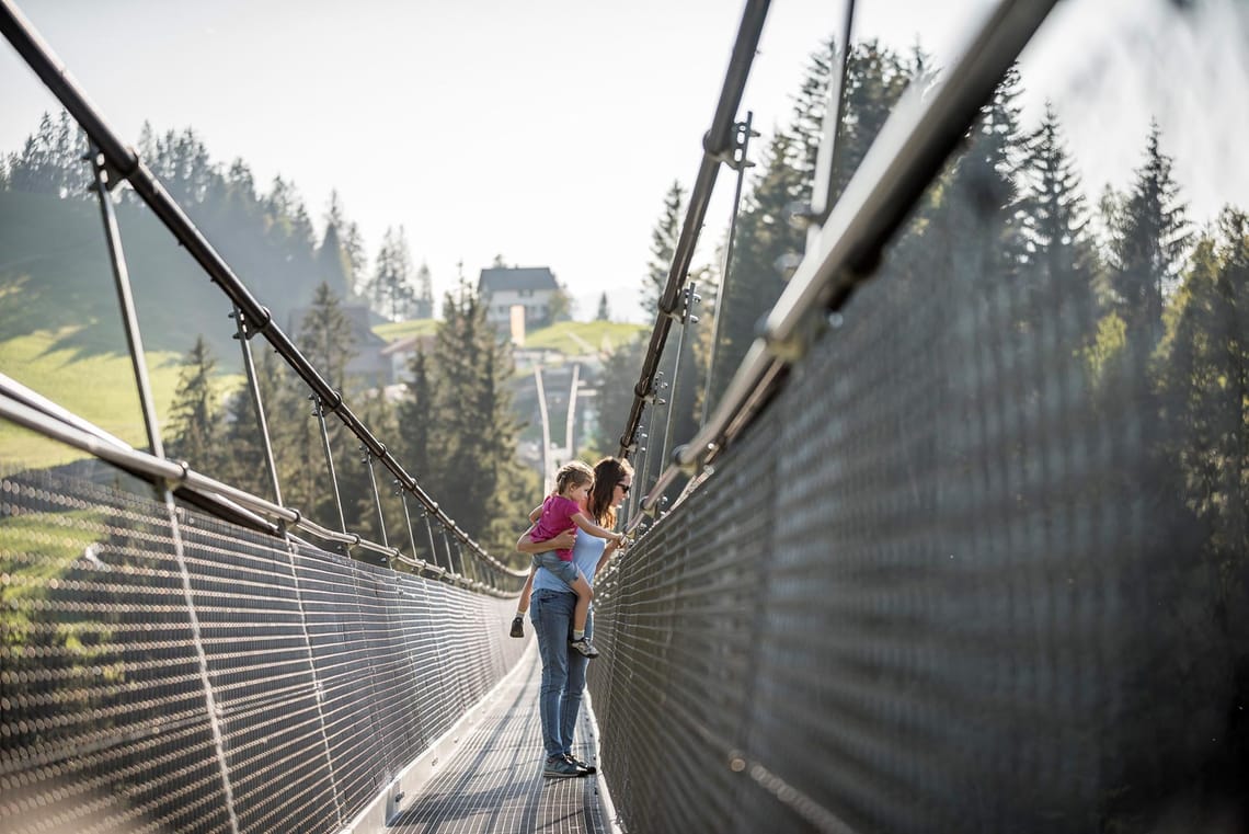 Fussgängerhängebrücke Raiffeisen Skywalk auf Sattel-Hochstuckli