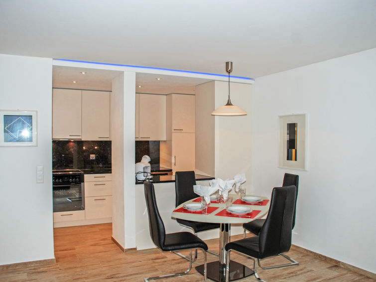 interhome-Residenza Parcolago Apt.008