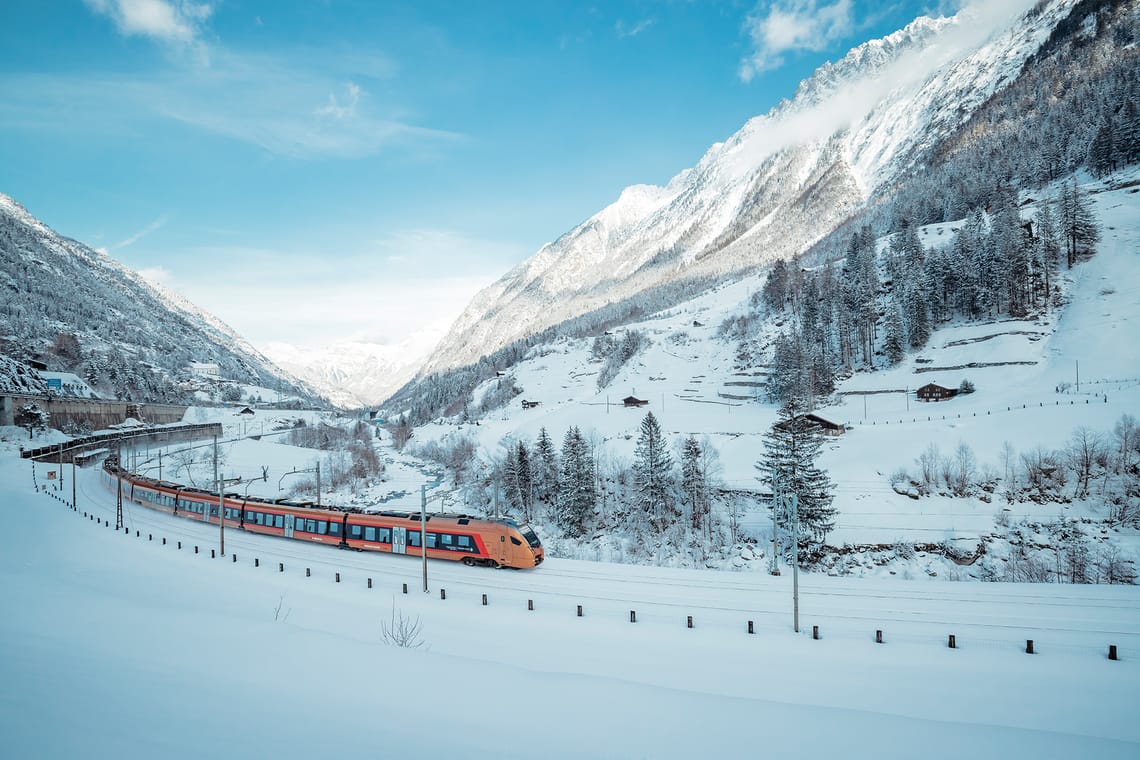 Treno Gottardo im Winter in Wassen