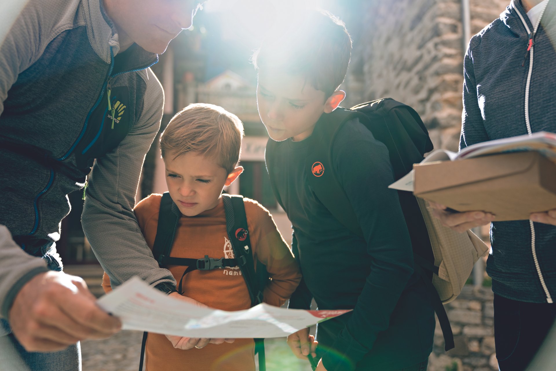 mys-Treasure hunt for families: Pardy and the mystery of the hidden chestnuts-Caccia al tesoro