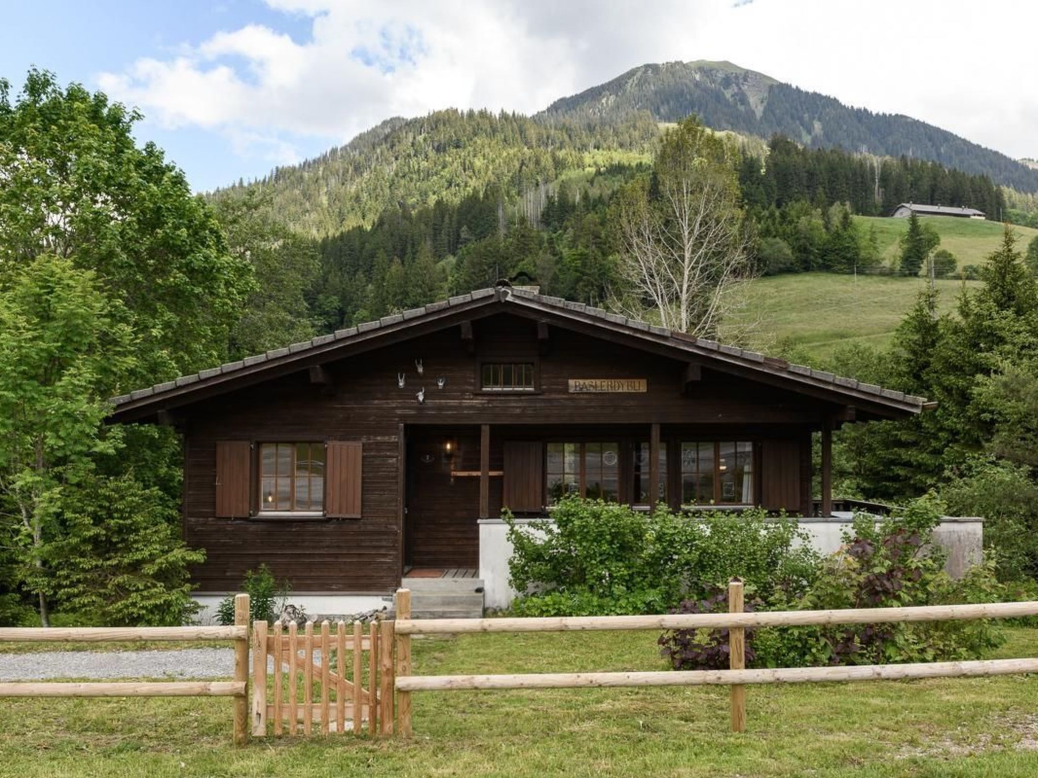 interhome-Chalet Baslerdybli