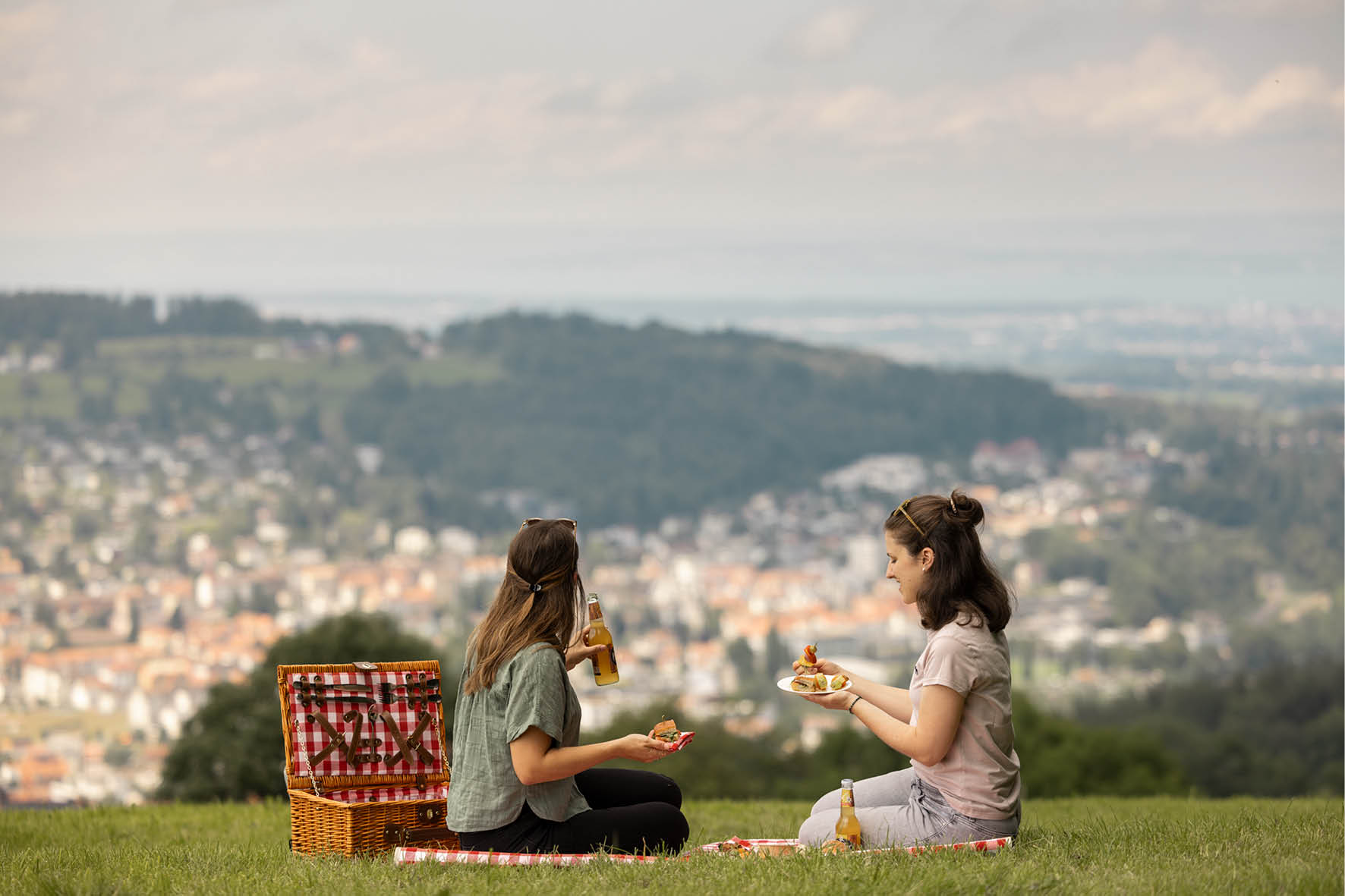 Picknick mit Weitblick oberhalb der Stadt St.Gallen