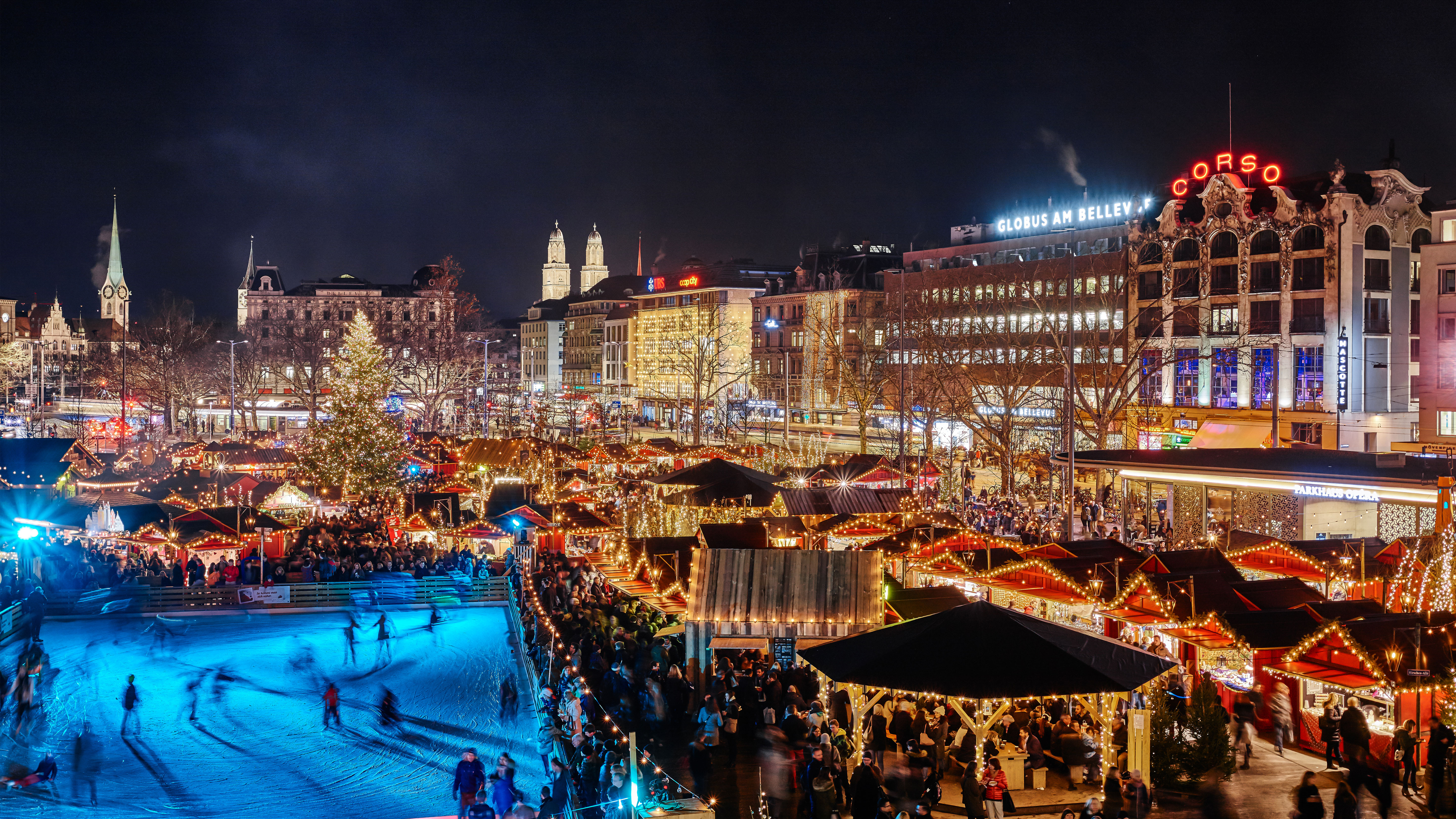 Eiskunstfeld im Winter auf dem Sechseläutenplatz in Zürich 