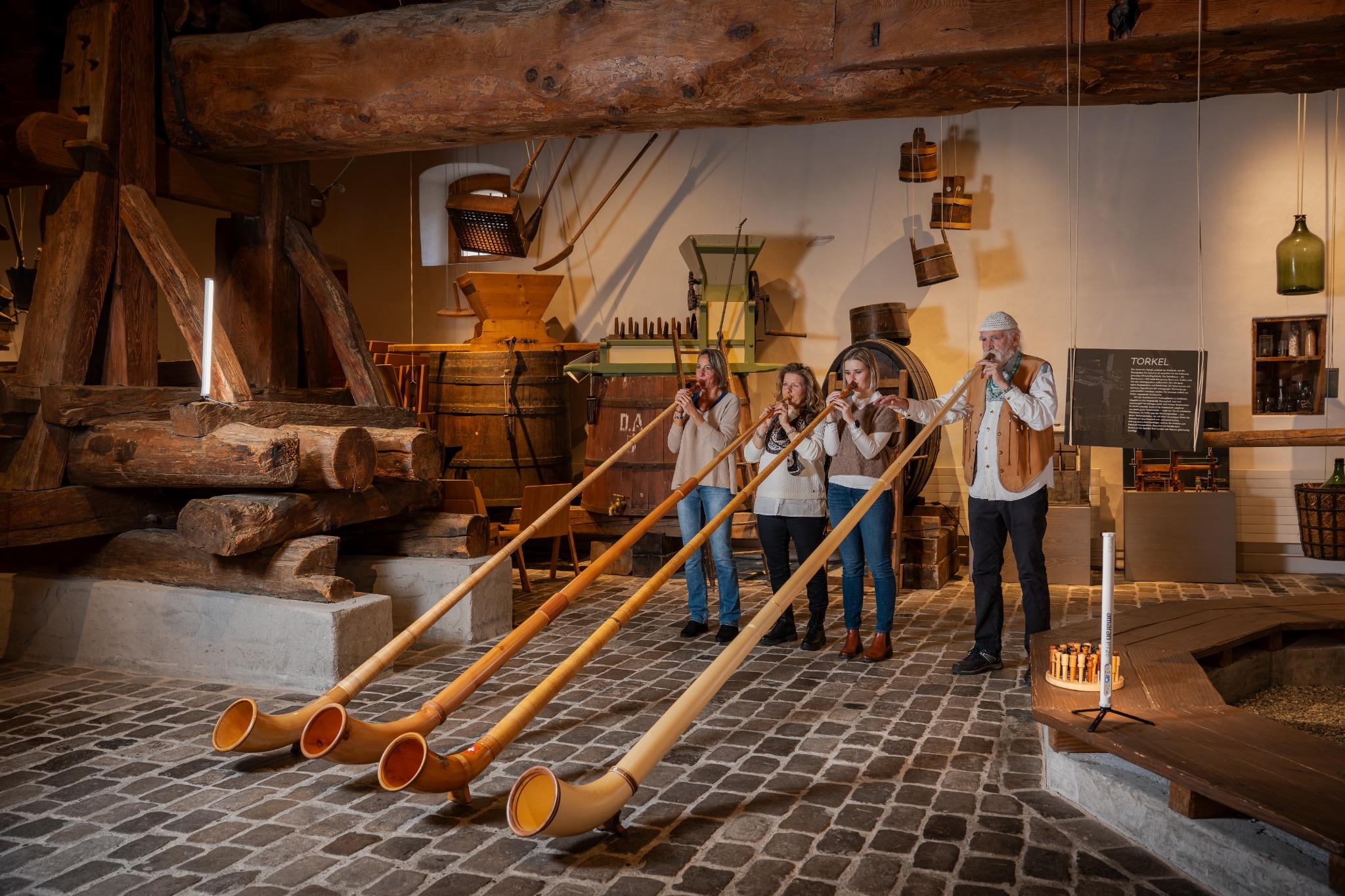 mys-Öffentlicher Alphorn Workshop-import_6f13844e-2156-4efd-a550-55c1af3d92ee.jpg