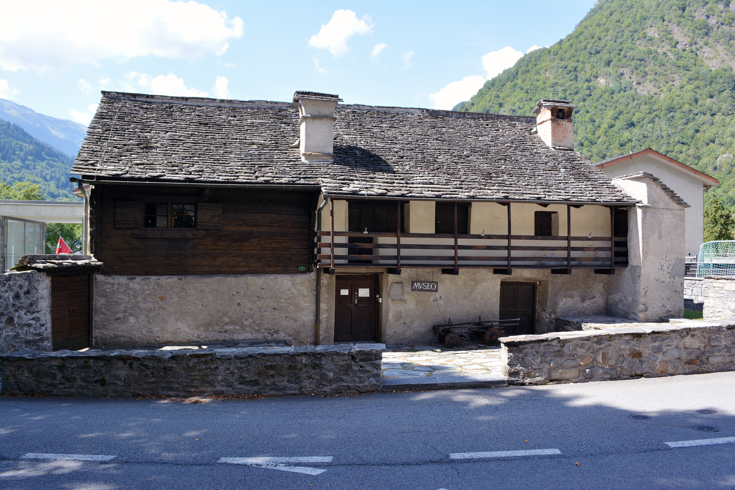 mys-Historisches und ethnographisches Museum des Bleniotals (Cà da Rivöi)-Historisches und ethnographisches Museum des Bleniotals (Cà da Rivöi) - Cà_da_Rivöi.jpg