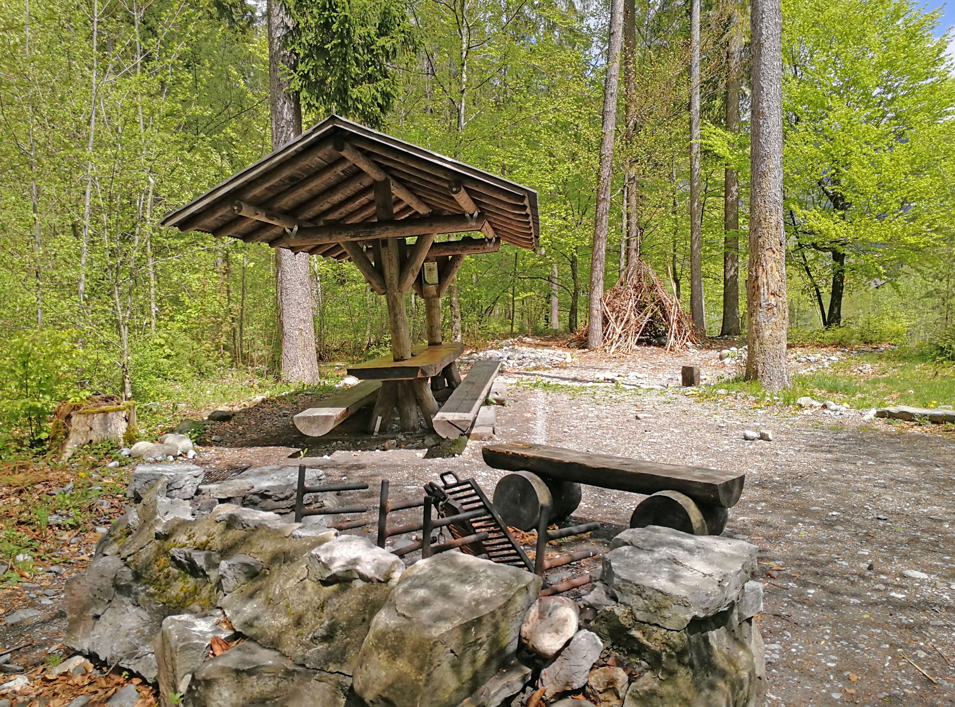 Espace barbecue Katzenloch au sentier de la vallée