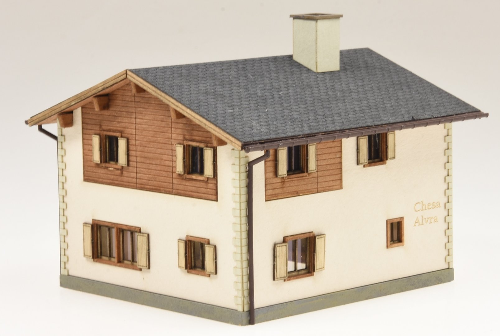 Modellbausatz Bündner Wohnhaus "Chesa Alvra" 1:87 1