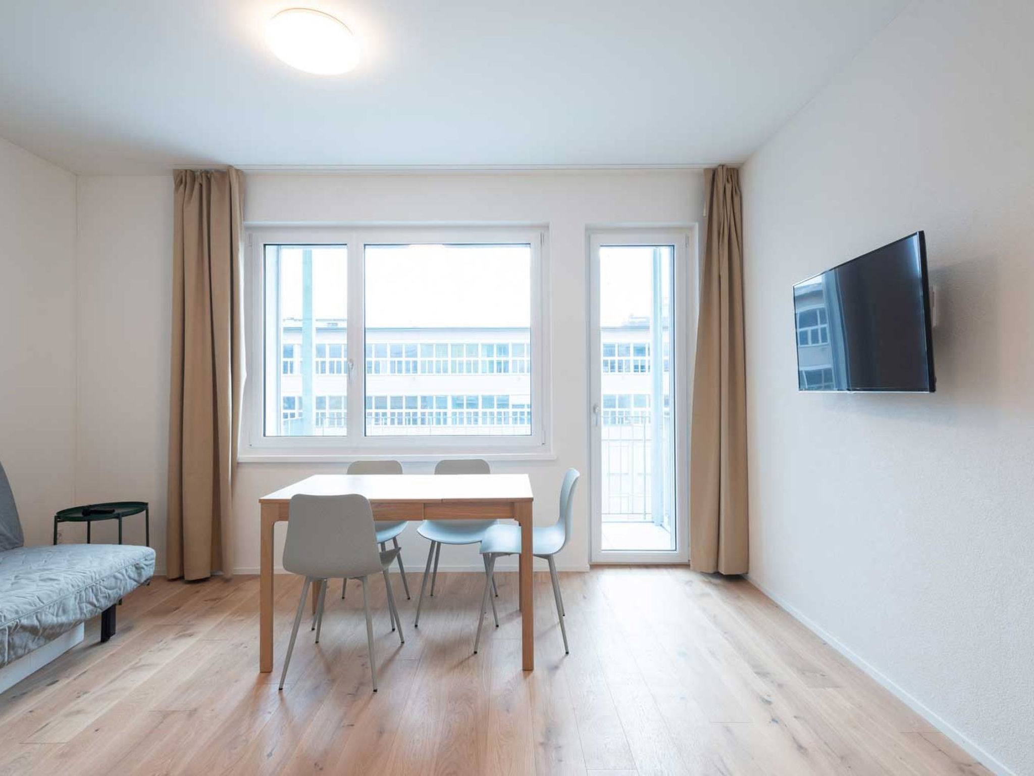 interhome-ZH Yellow 4- Letzigrund HITrental Apartment