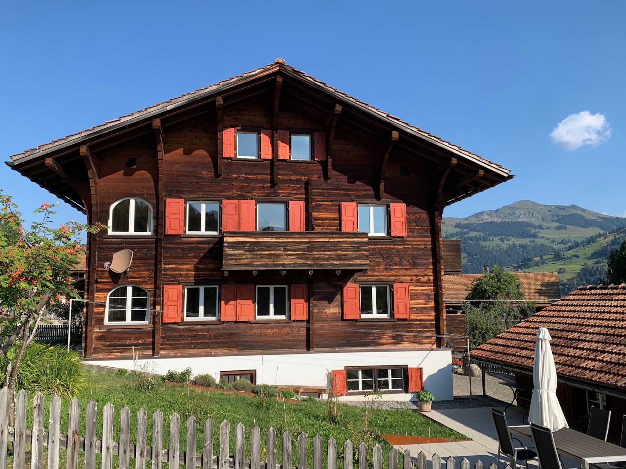 interhome-Charmantes Alpen-Appartement in Conters, (Conters),