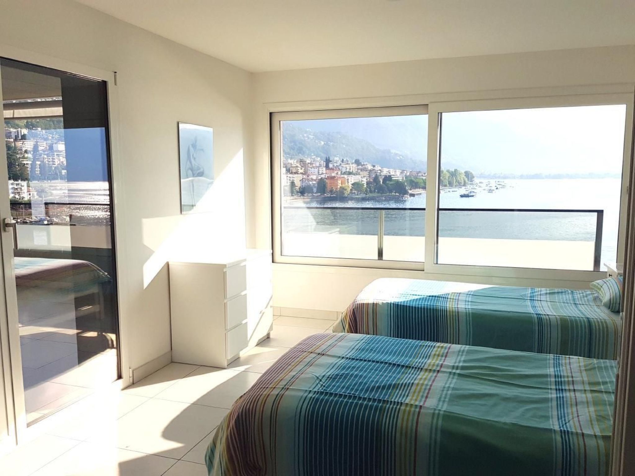 interhome-Modern Lake Suite Apt. 605