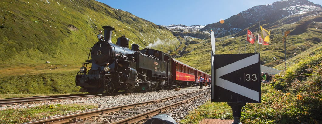 mys-Abfahrt von Gletsch nach Oberwald-Furka Einfahrt Zug