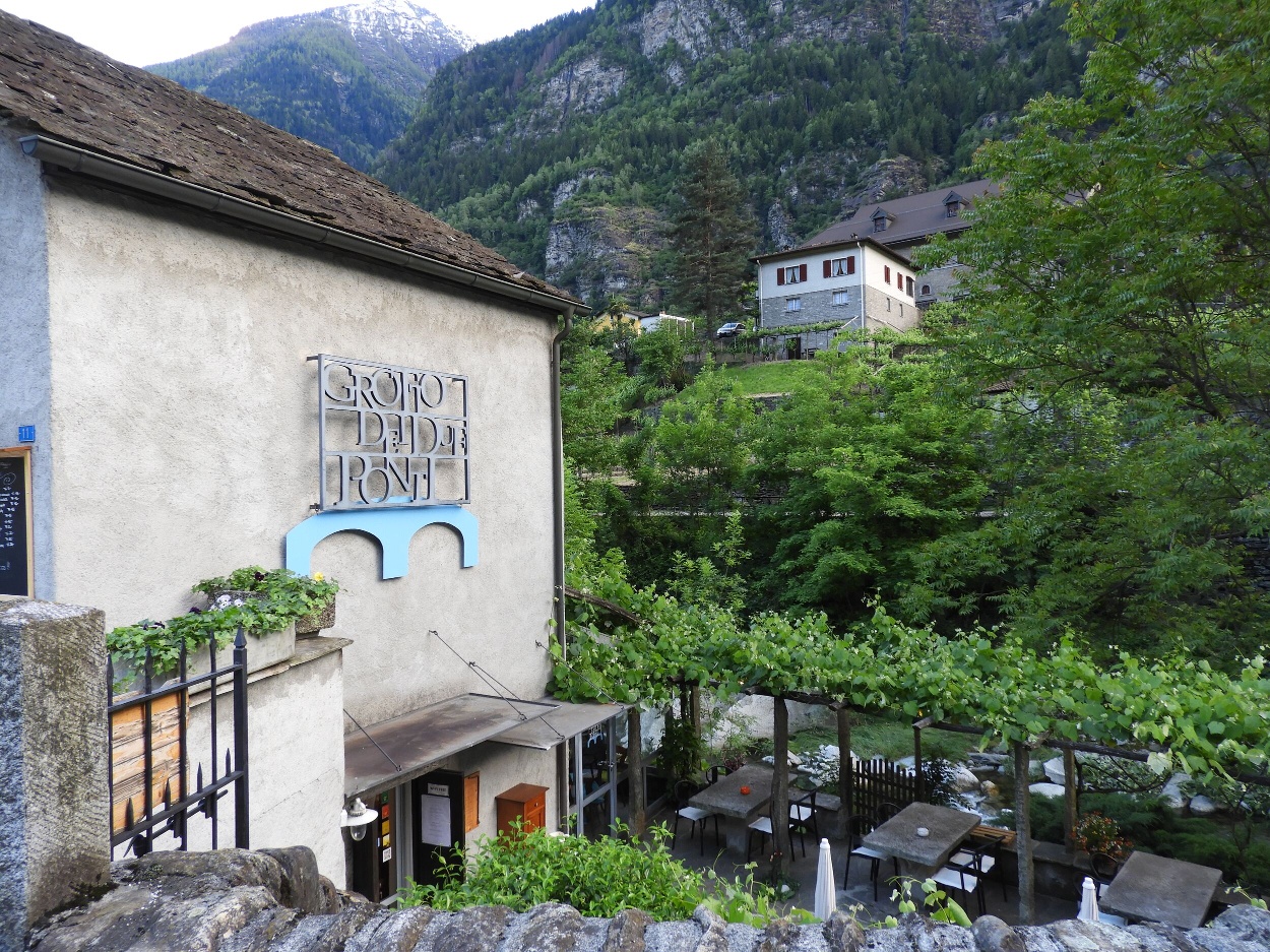 Grotto Dei Due Ponti