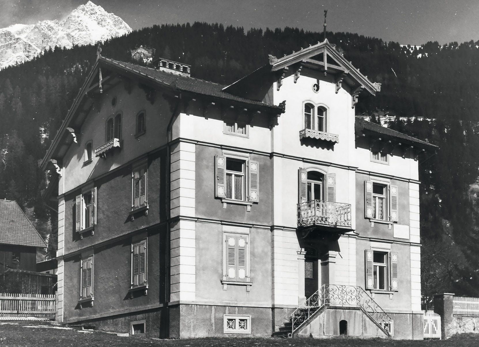 Segantini 11: Haus Peterelli, ehemaliges Wohnhaus der Familie Segantini