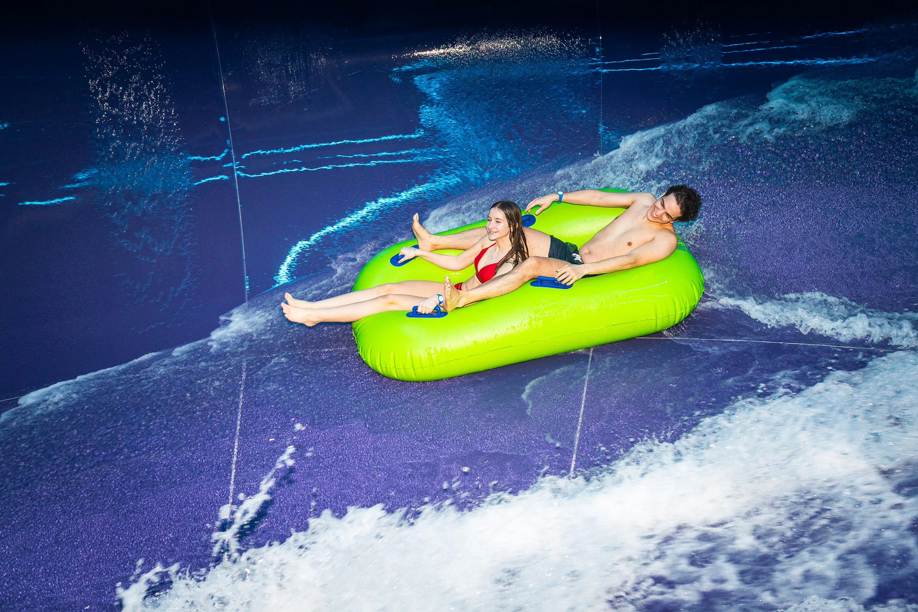 marketplace-lr-splash-e-spa-4h-splash-e-spa-LR_splash-e-spa_rivera_splash-e-spa-damn-films_2025_0004