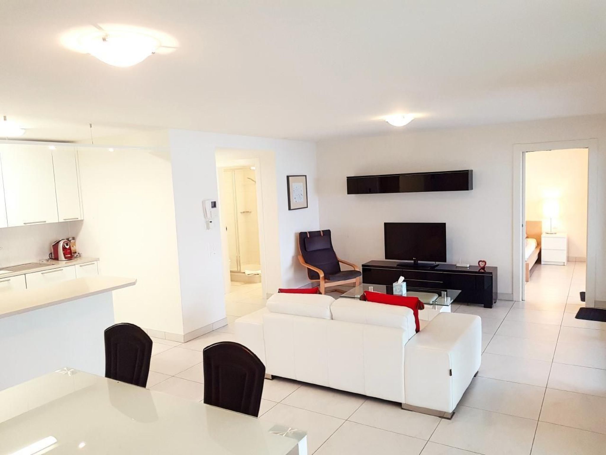 interhome-Modern Lake Suite Apt. 605