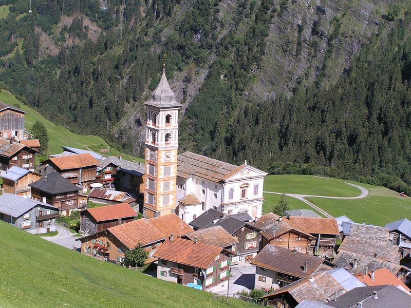 Church Nossadunna e Sogn Gion Battesta, Vrin