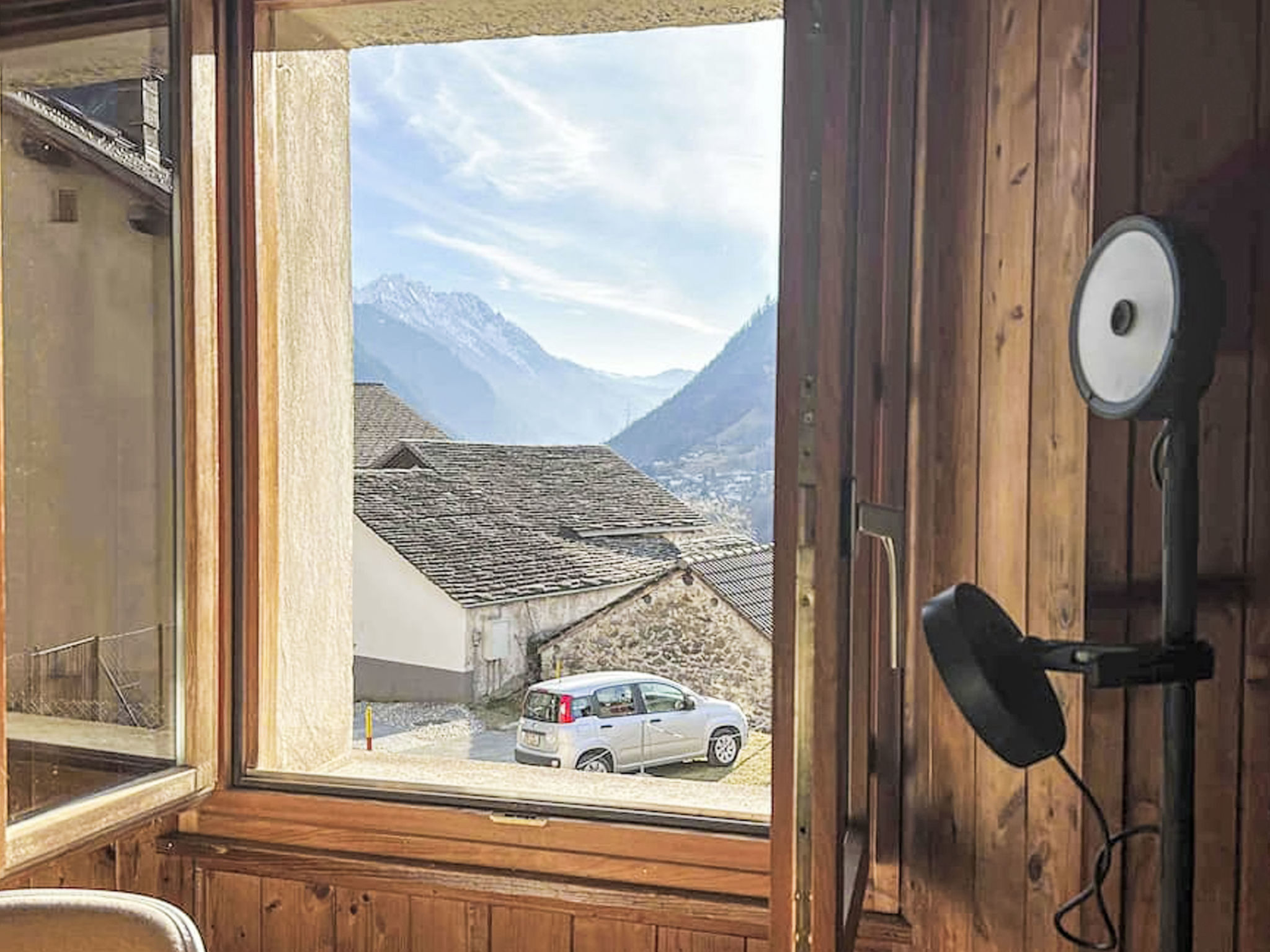 interhome-Waterfall House